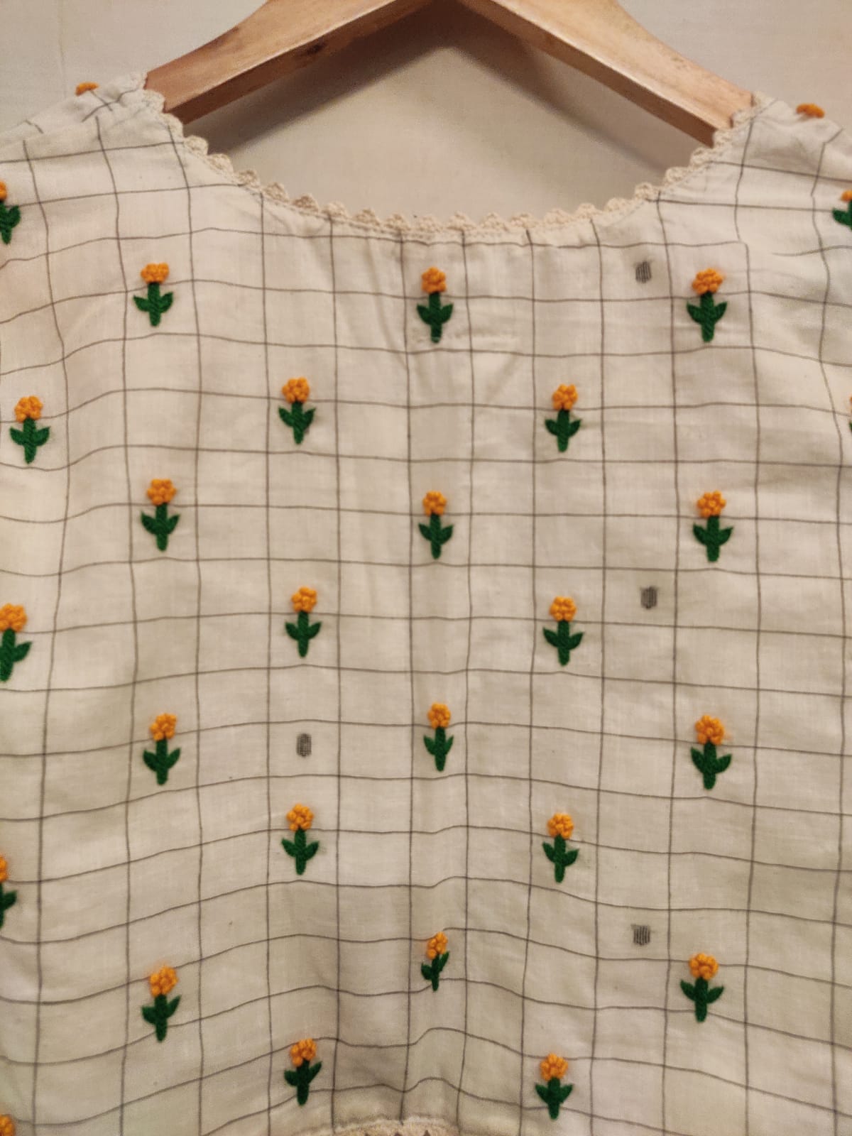 WHITE LITTLE MARIGOLD