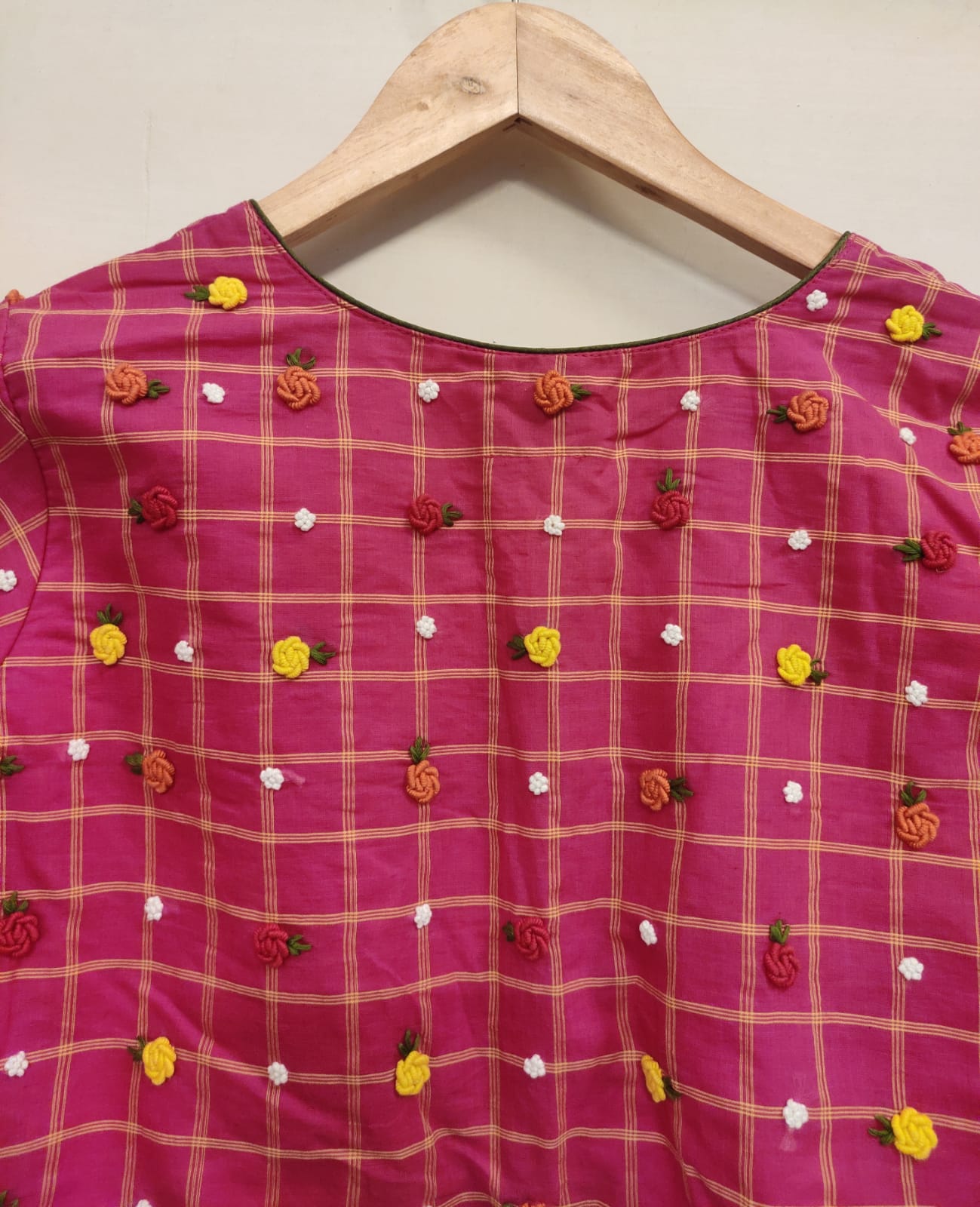 PINK YELLOW BORDER MULTI ROSE
