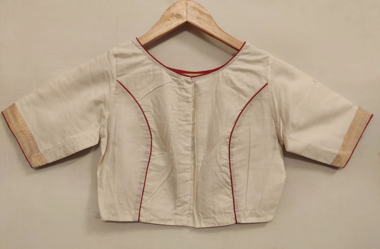WHITE MANGALGIRI MUDRA