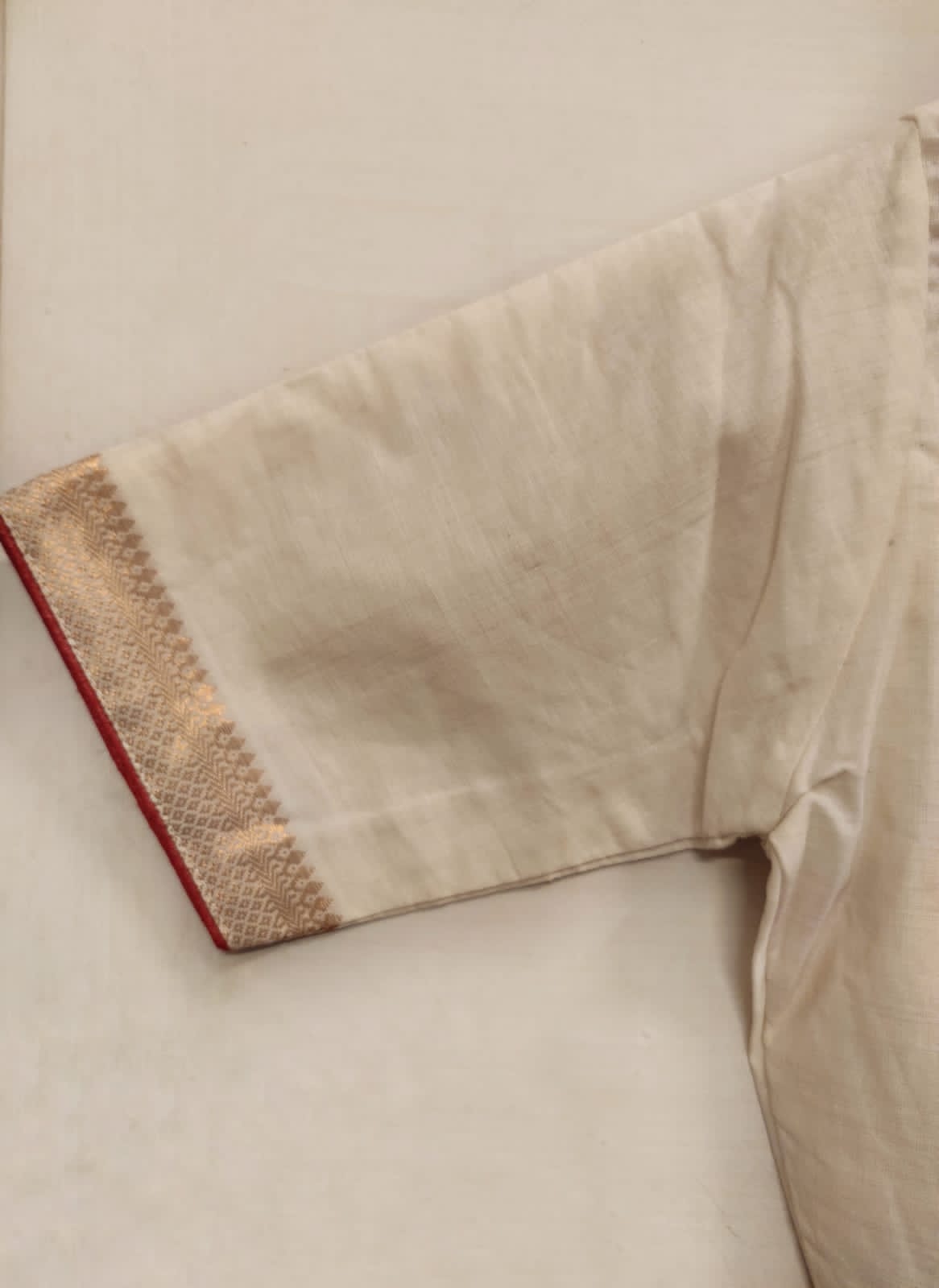 WHITE MANGALGIRI MUDRA
