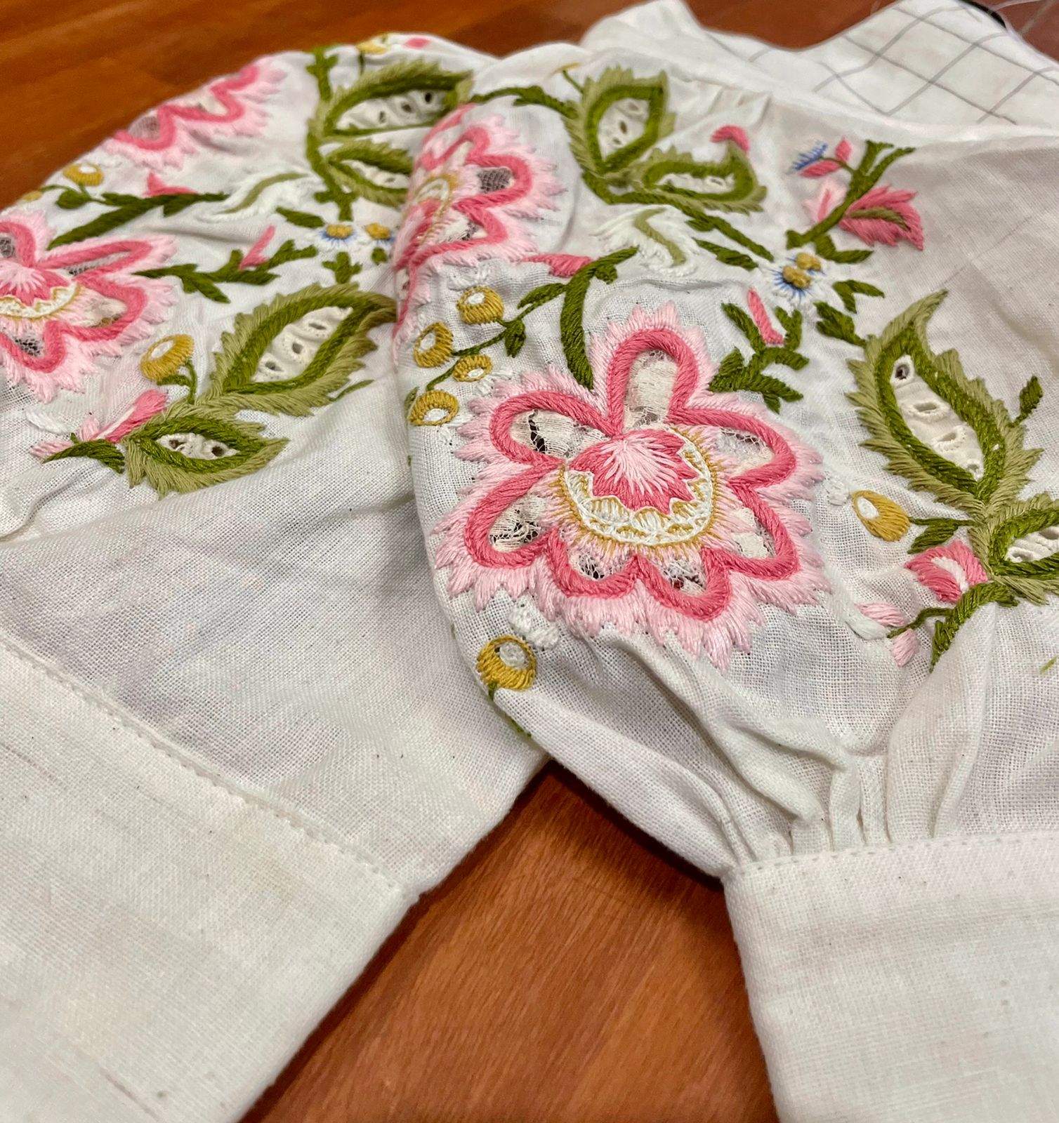 FLORAL PUFFS (BLOUSE)