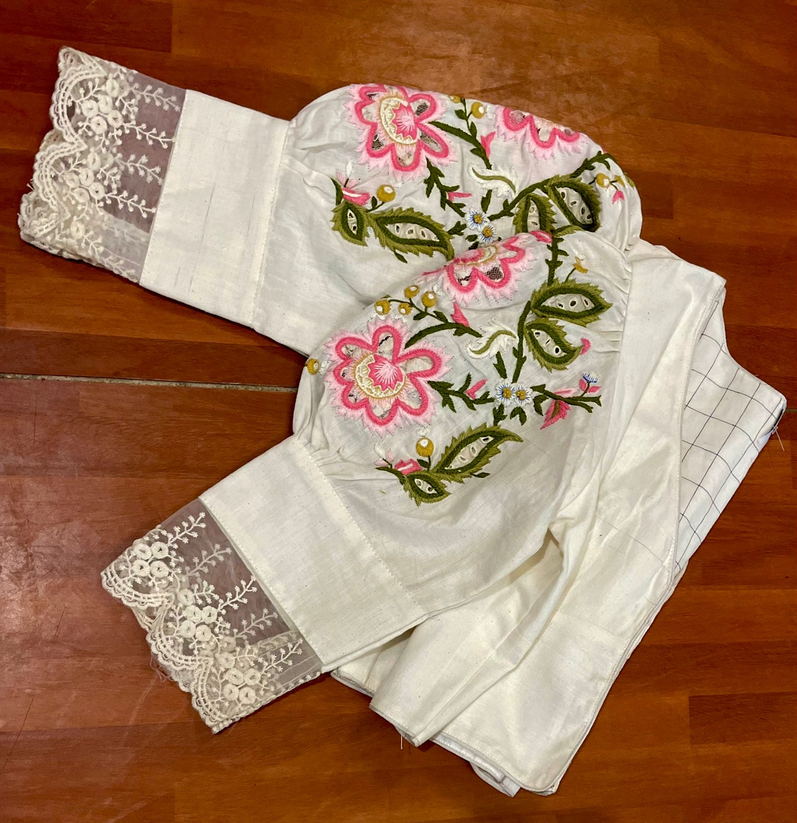 FLORAL PUFFS (BLOUSE)