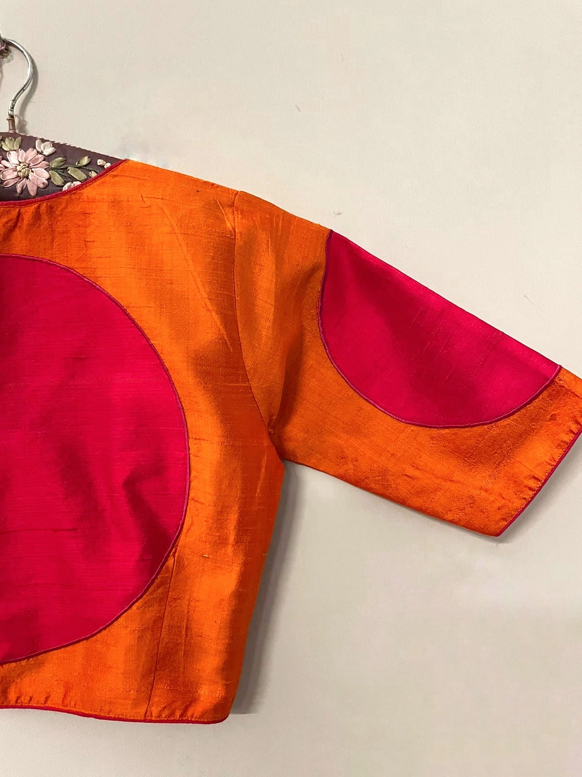 ORANGE RANI BINDI