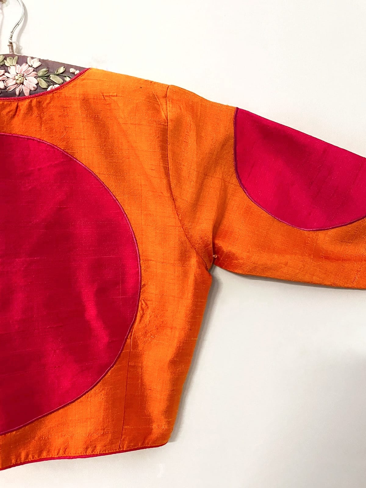 ORANGE RANI BINDI