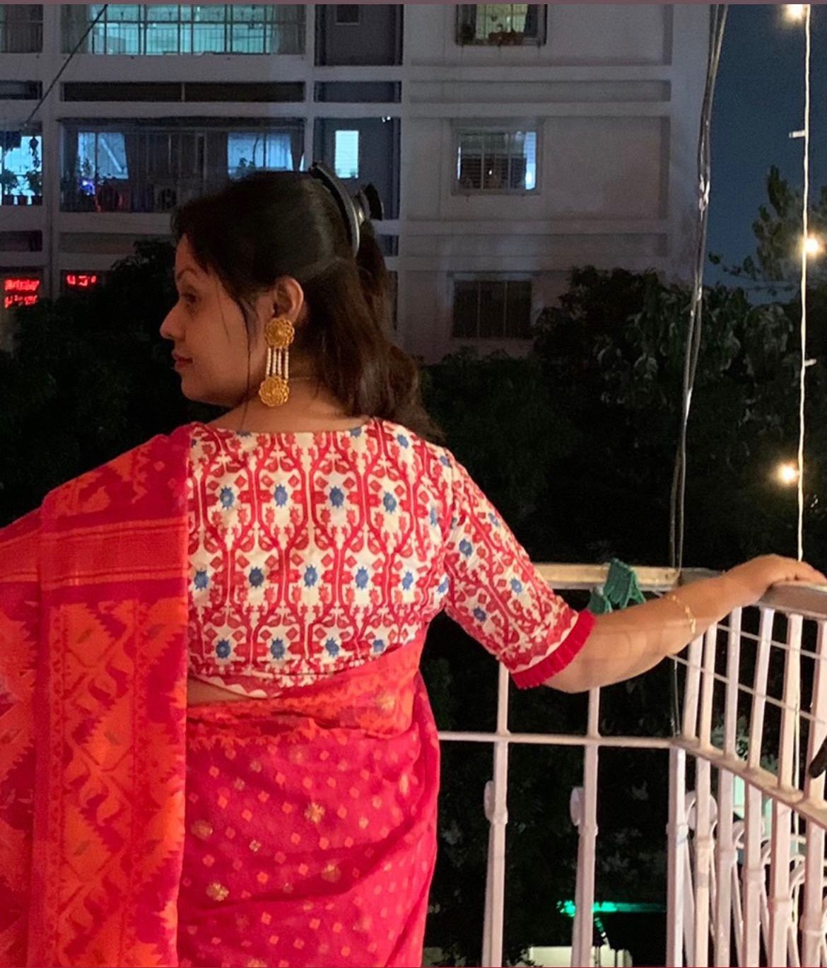 WHITE DAALIM PHOOL (BLOUSE)