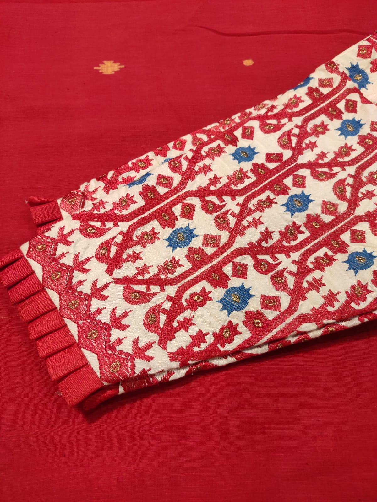 WHITE DAALIM PHOOL (BLOUSE)