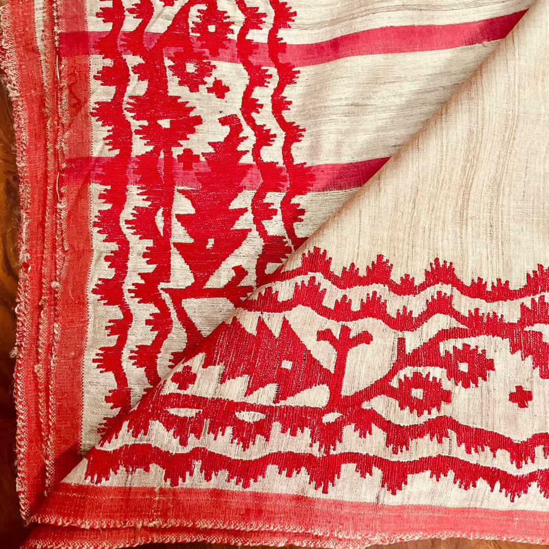 LAAL PAAR TUSSUR DHUTI