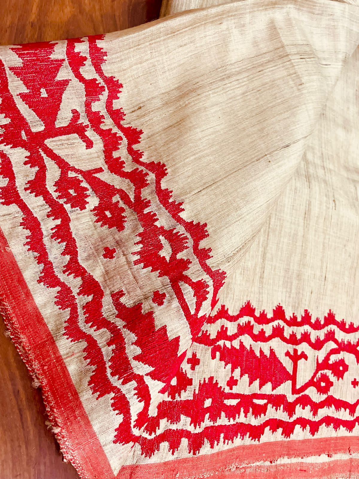 LAAL PAAR TUSSUR DHUTI