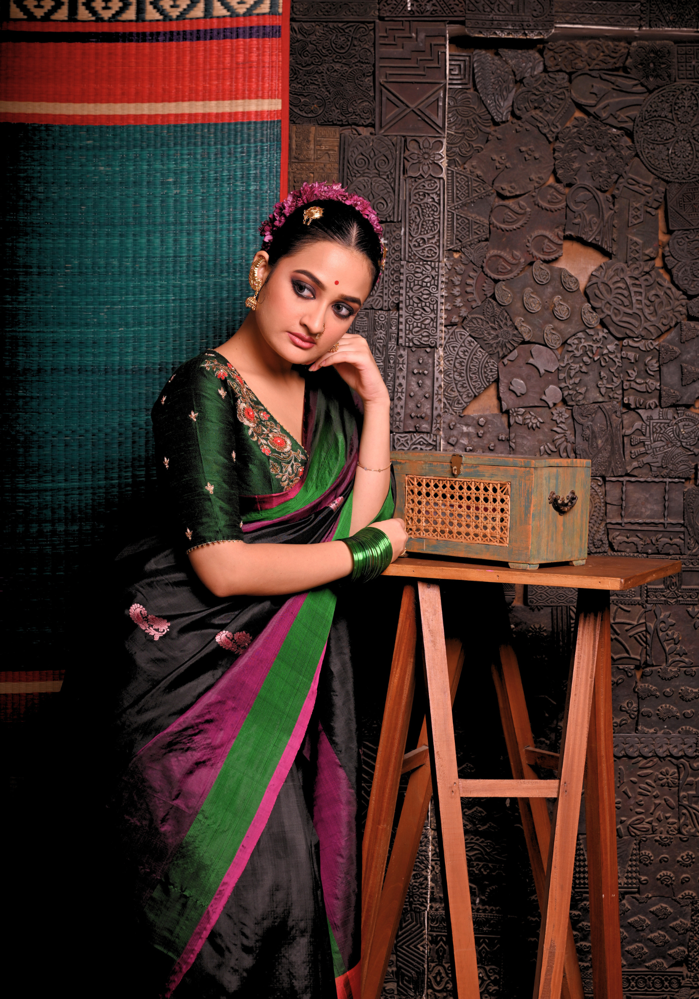EMERALD AMRO KUSUM BROOCH BLOUSE