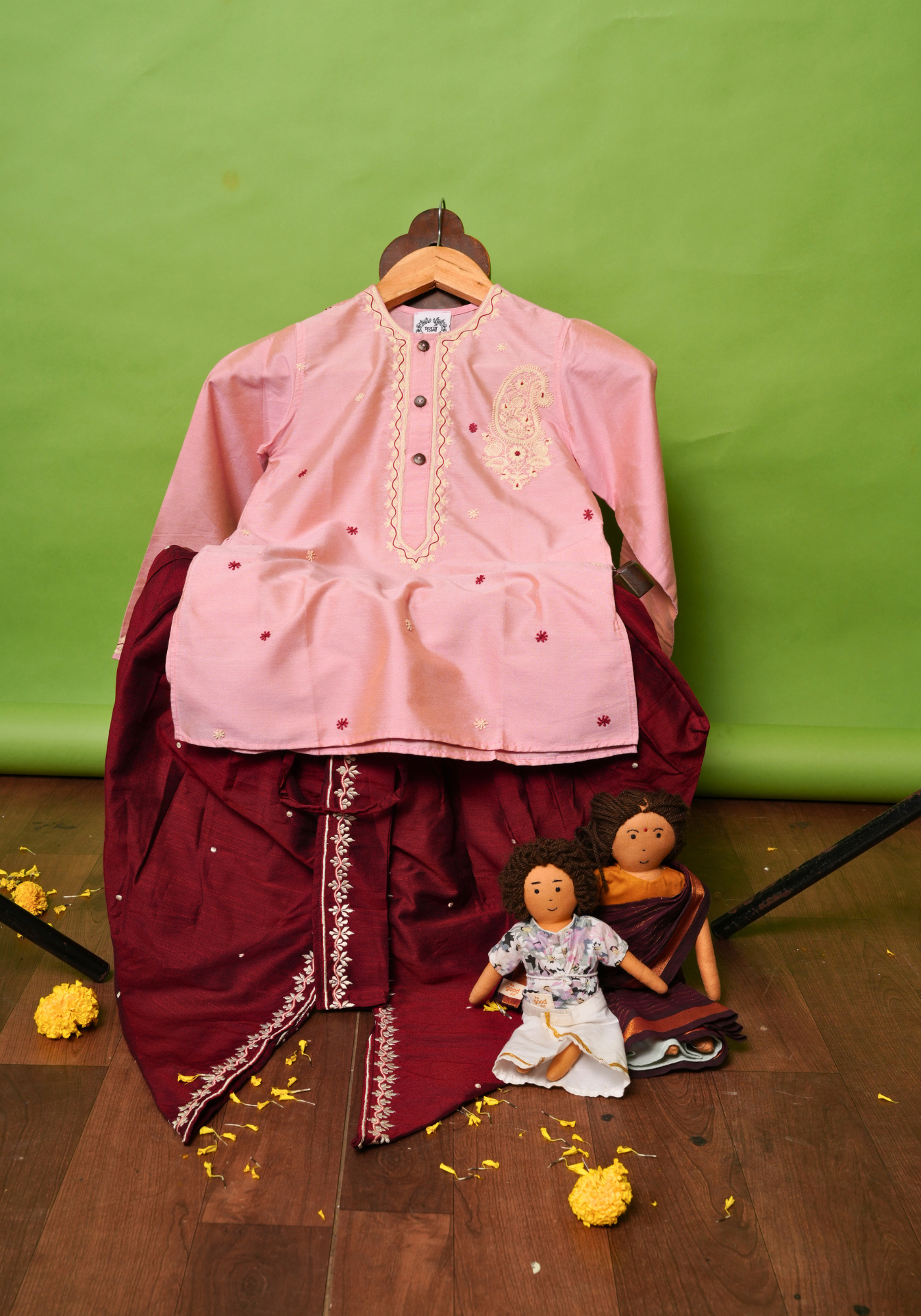 DUDHEY AALTA PAISLEY KURTA DHUTI SET