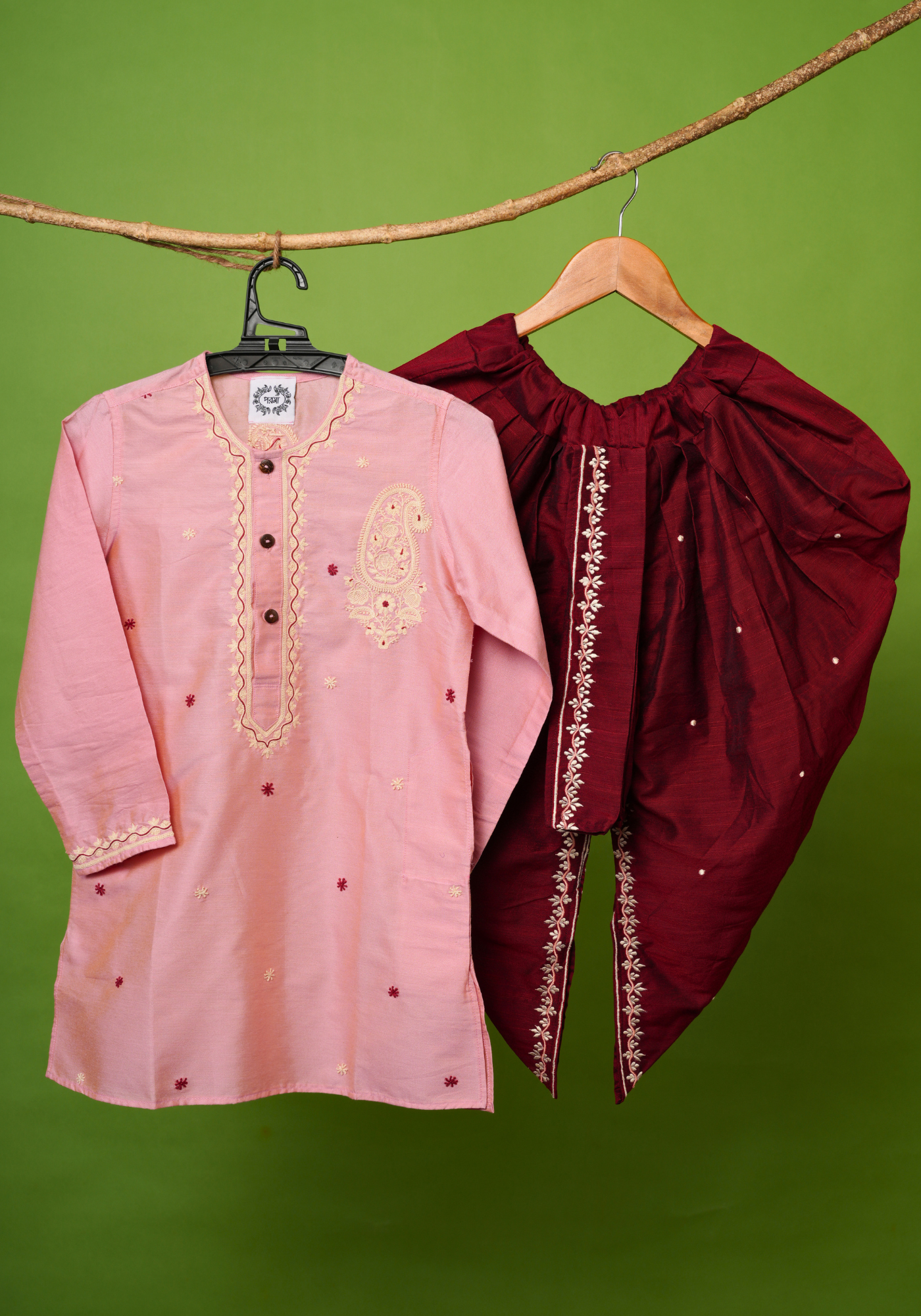 DUDHEY AALTA PAISLEY KURTA DHUTI SET
