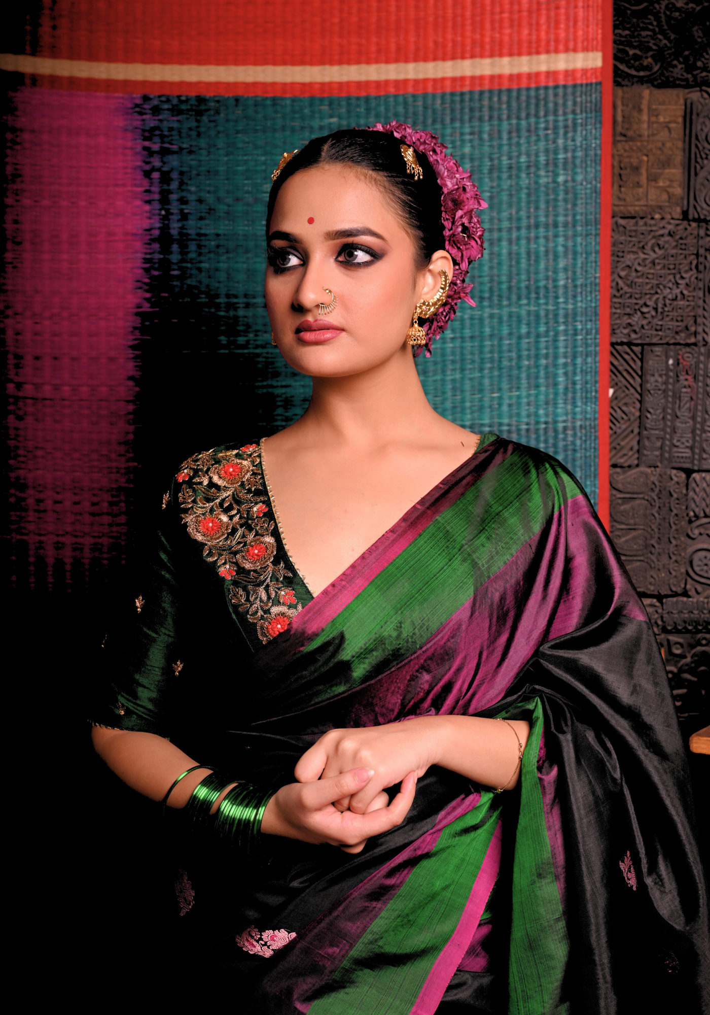EMERALD AMRO KUSUM BROOCH BLOUSE