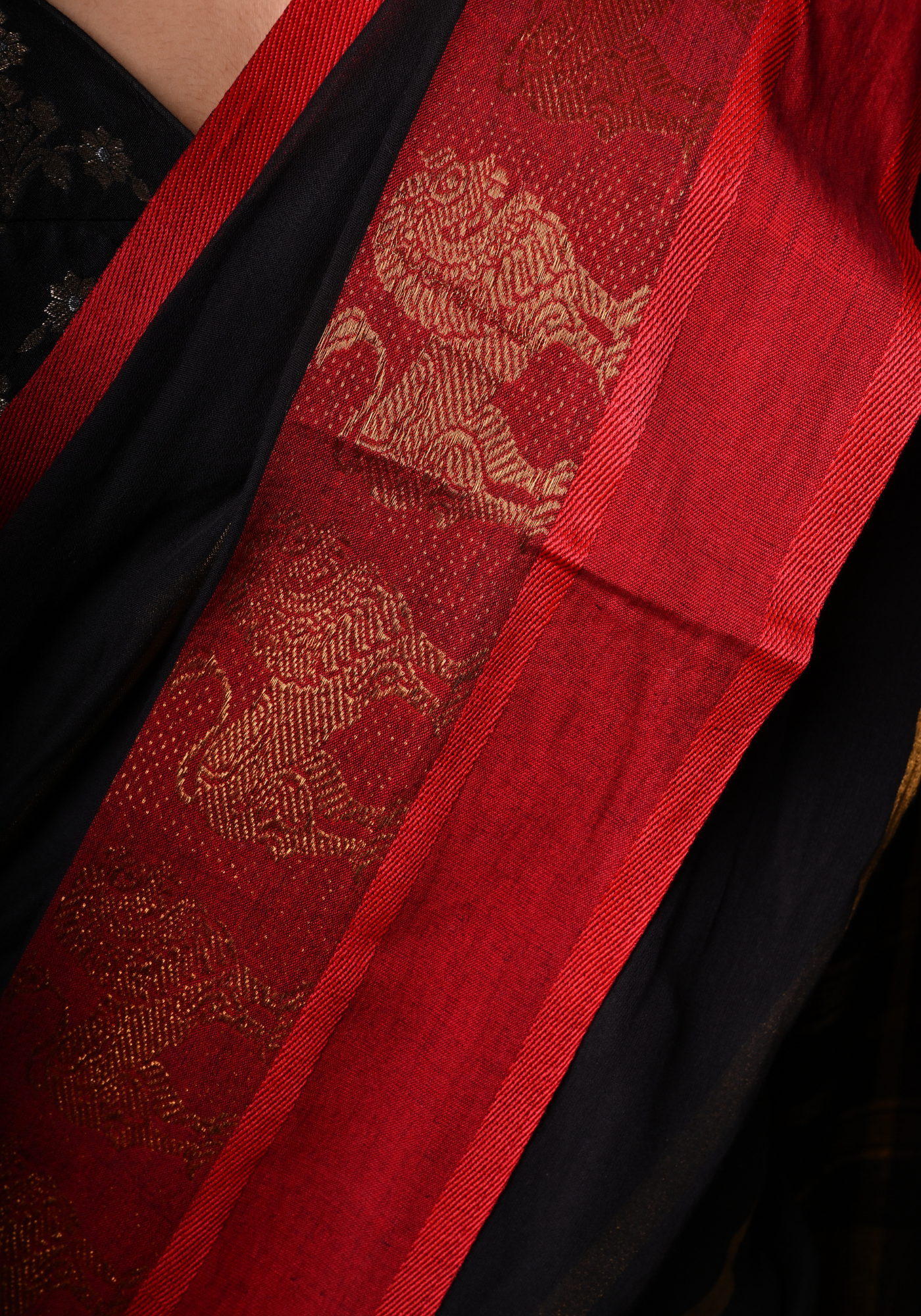 LION PAAR BLACK TANT SAREE