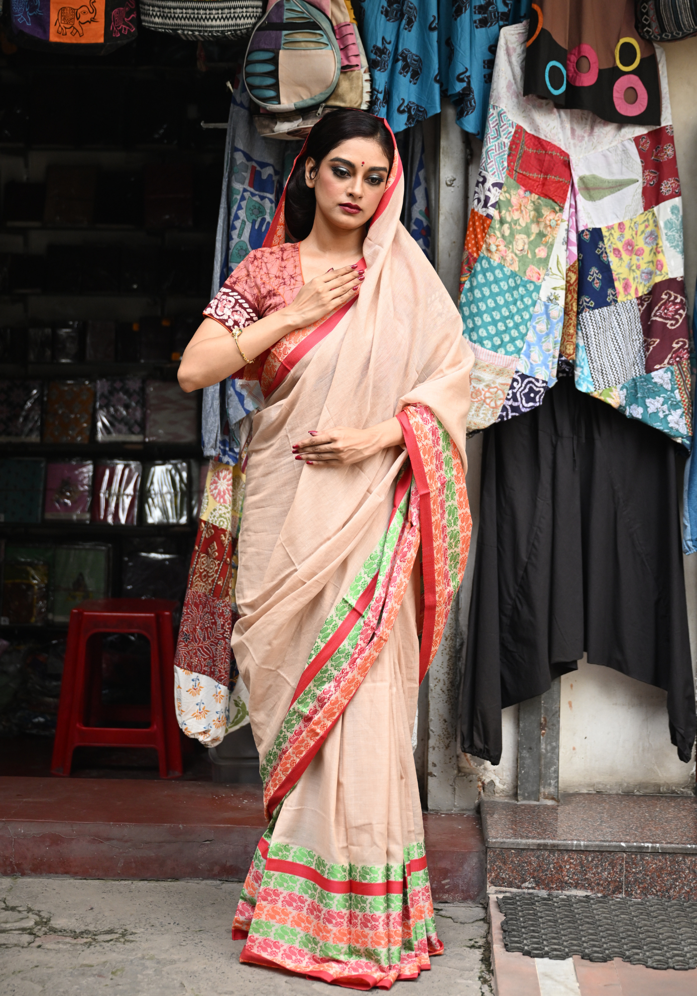 CHANDAN BALUCHARI KOLKA MOTIF TANT SAREE
