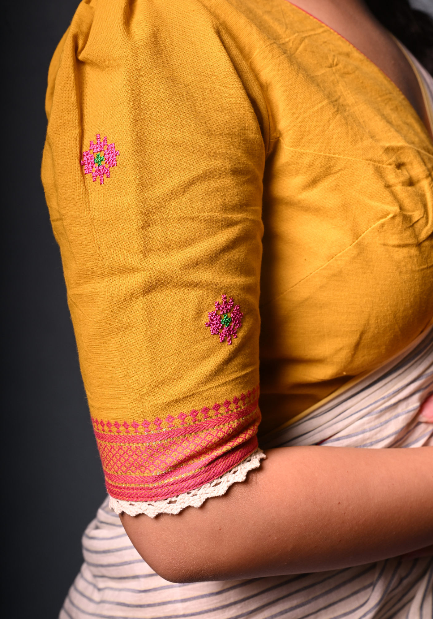 JORA TIYA ASHON BLOUSE