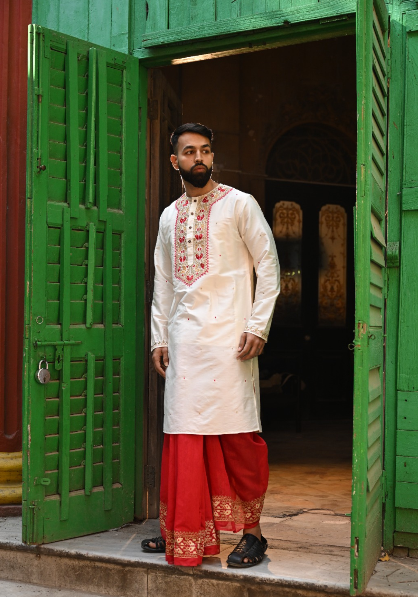 TOPOR MUKUT SHADA KURTA
