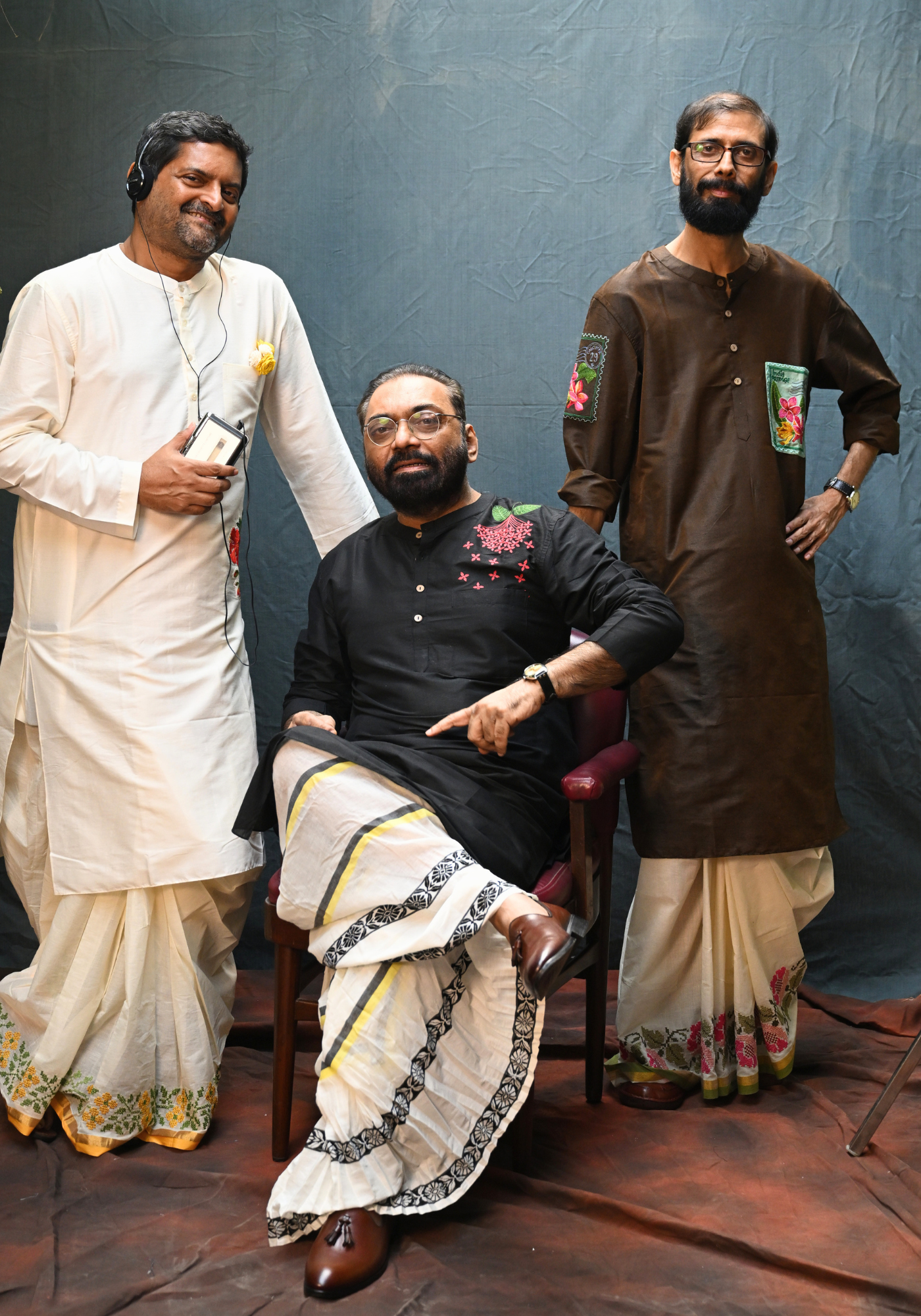 SHANTIPURI KALO SHADA DHUTI