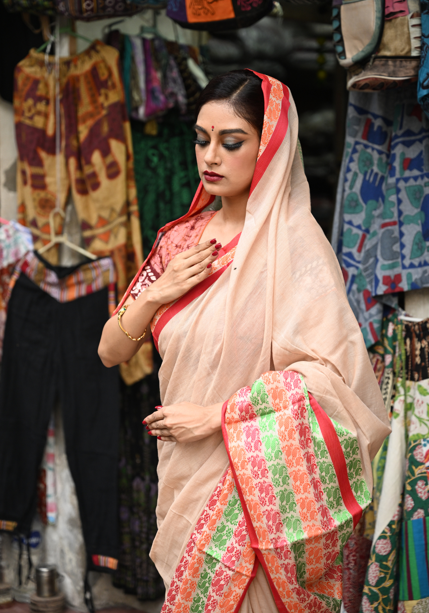 CHANDAN BALUCHARI KOLKA MOTIF TANT SAREE