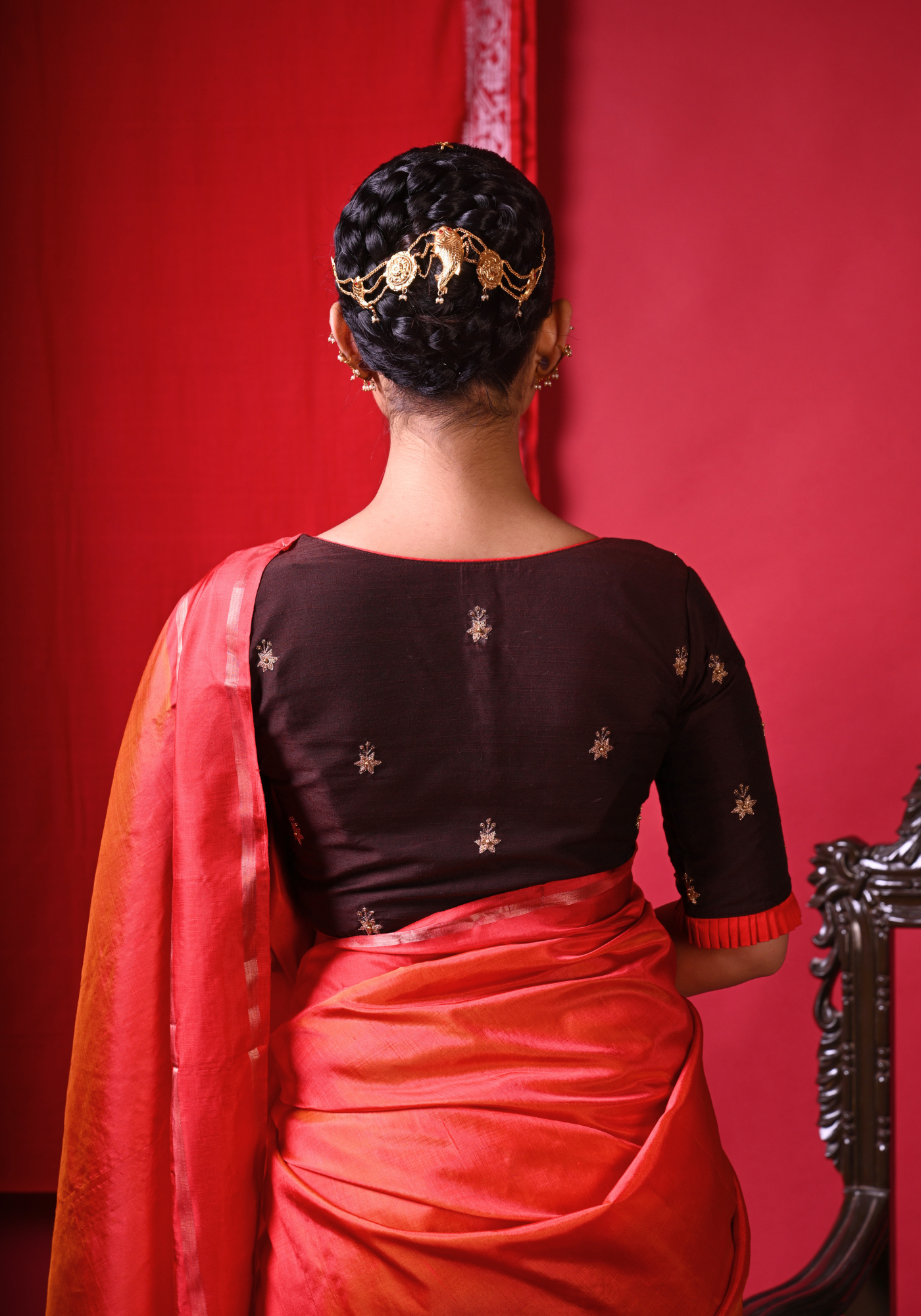 AMRO KUSHUM BROOCH BROWN BLOUSE
