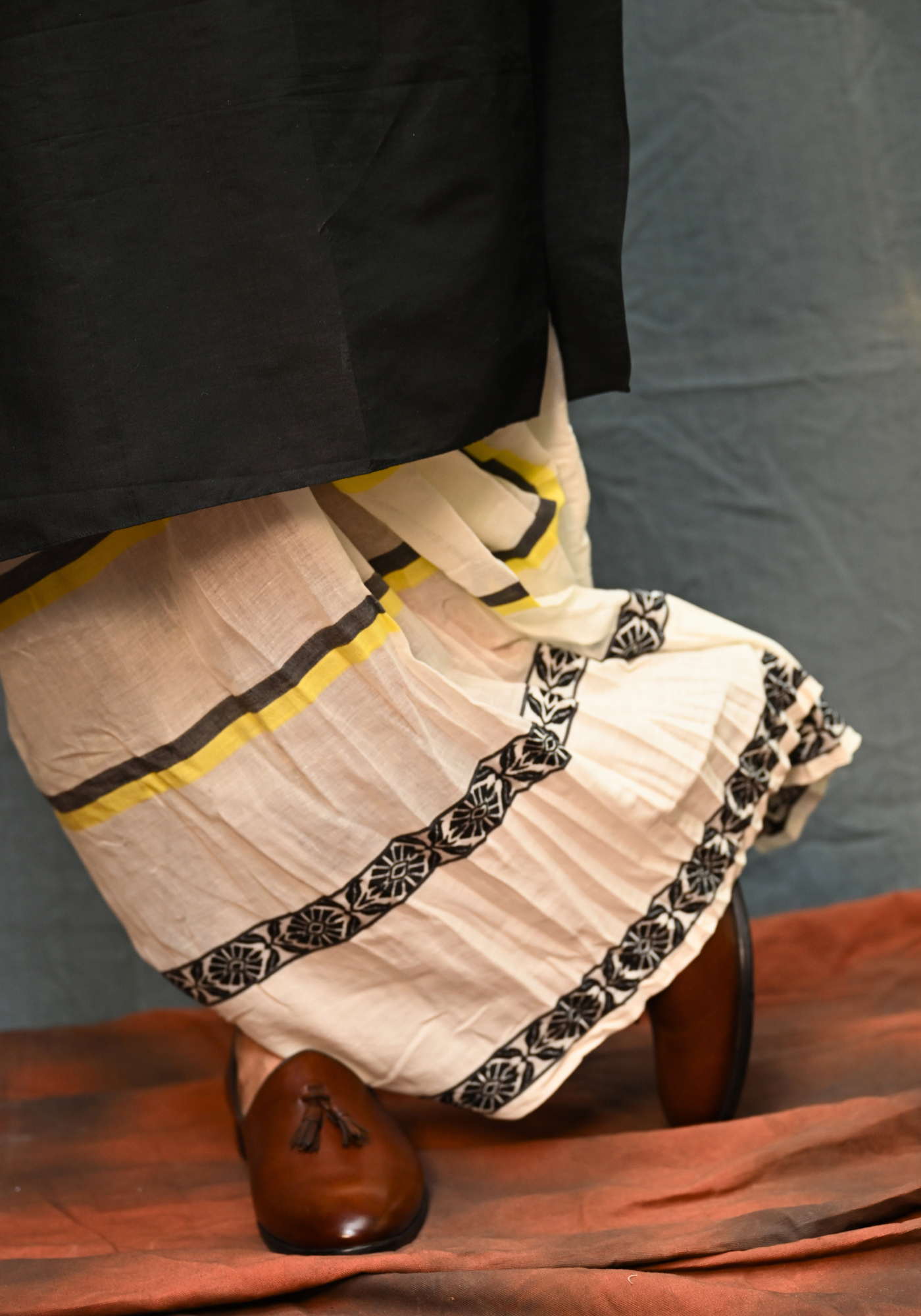 SHANTIPURI KALO SHADA DHUTI