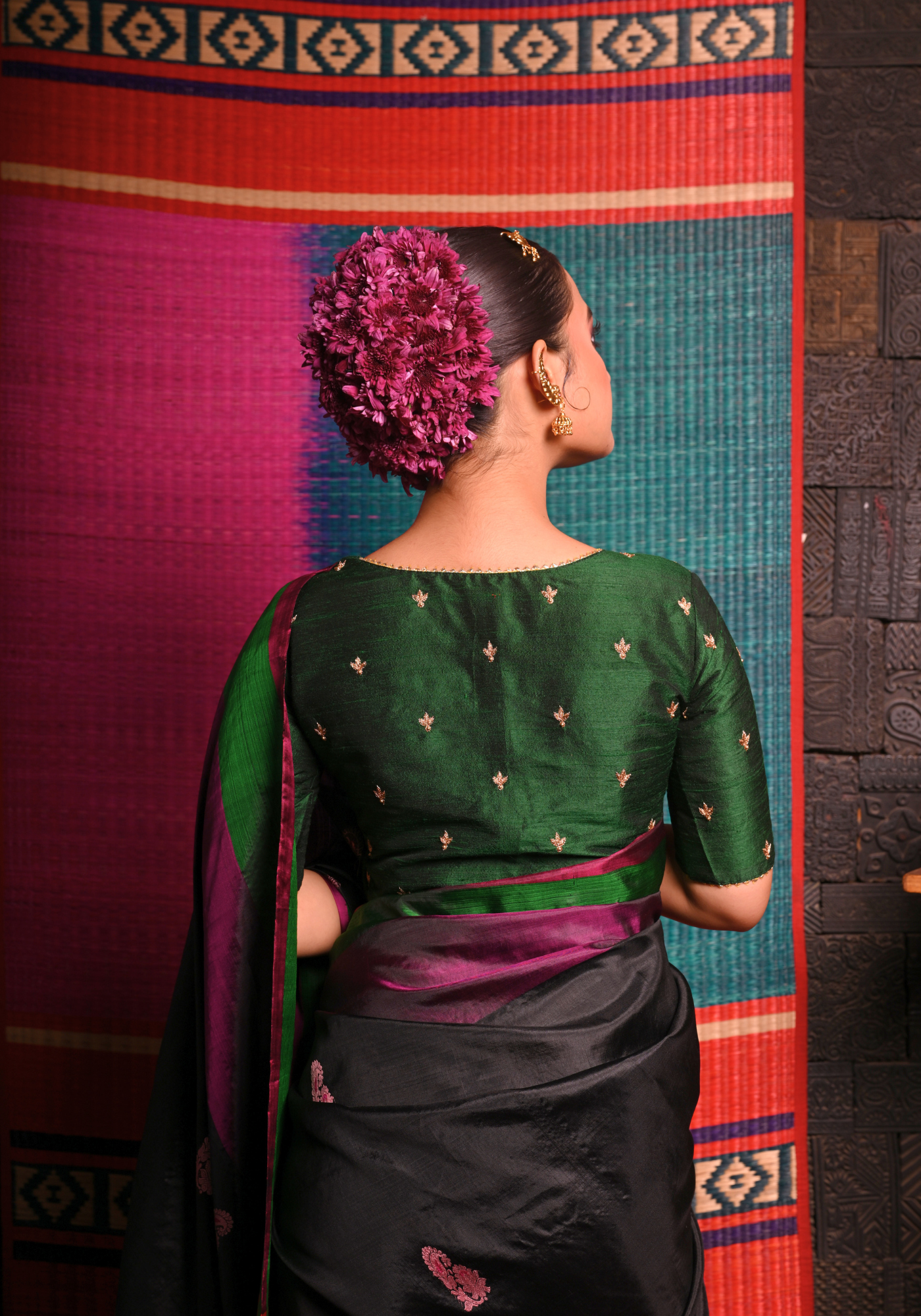 EMERALD AMRO KUSUM BROOCH BLOUSE