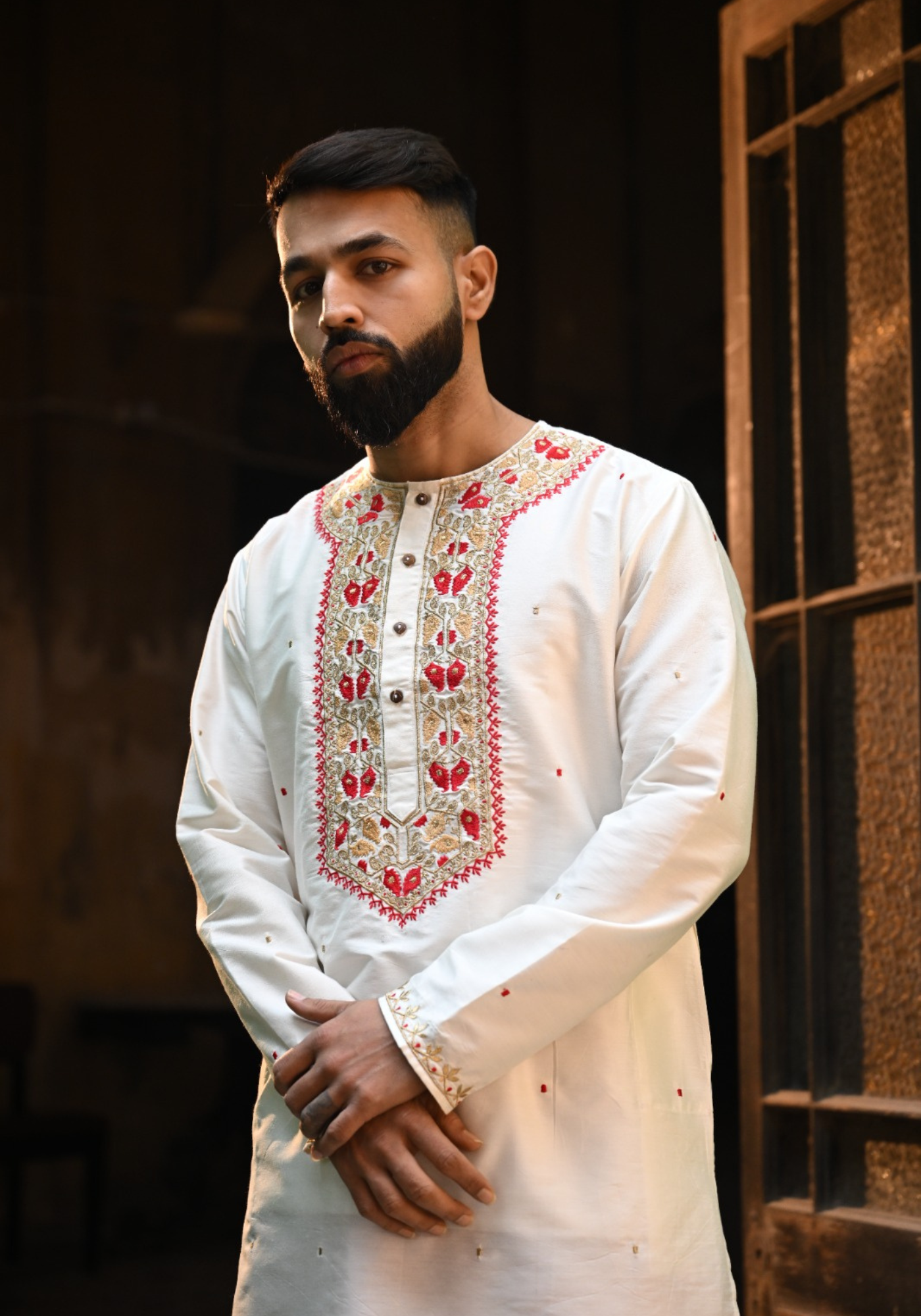 TOPOR MUKUT SHADA KURTA