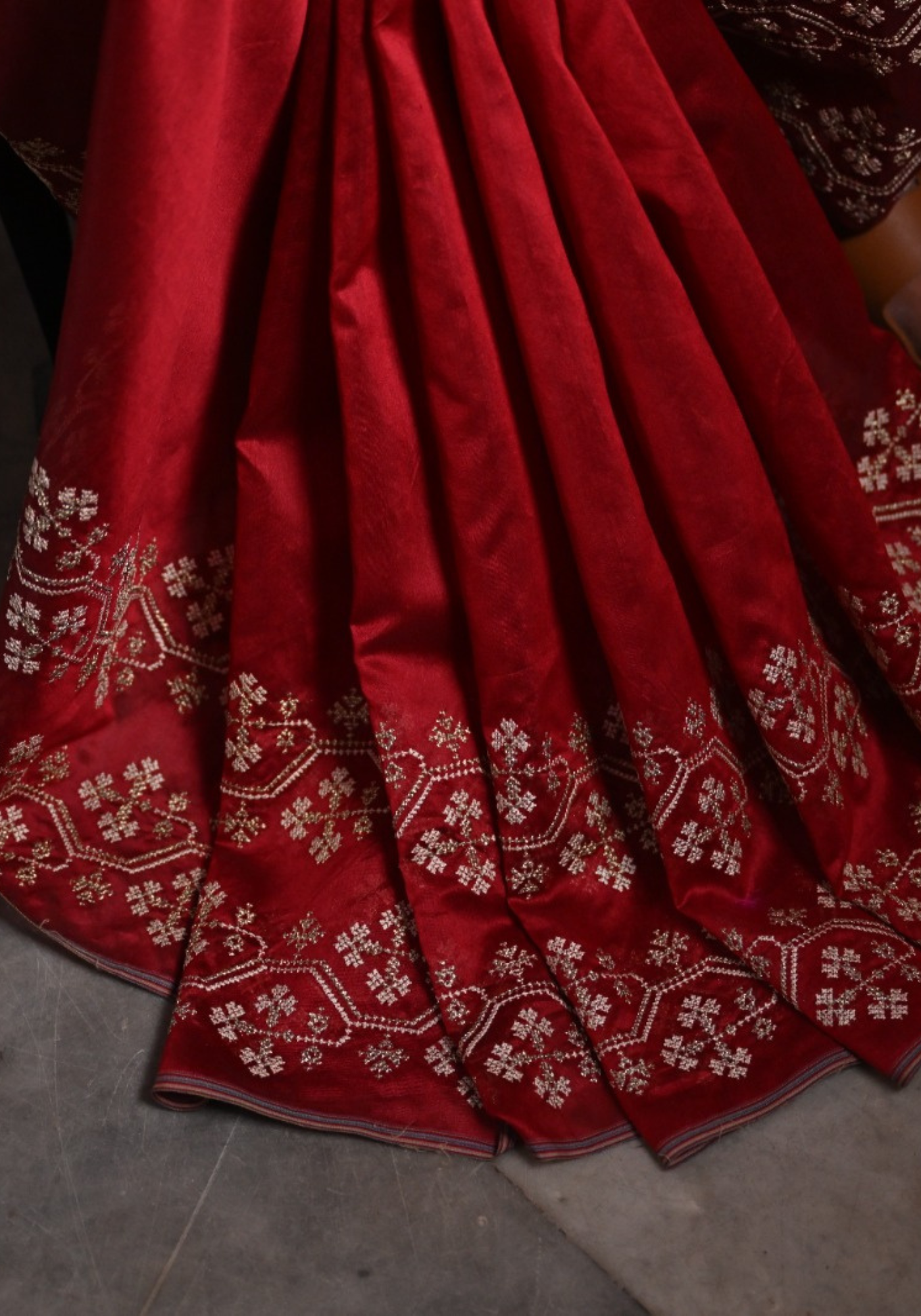 BOUBHAAT-ER LAAL DHUTI