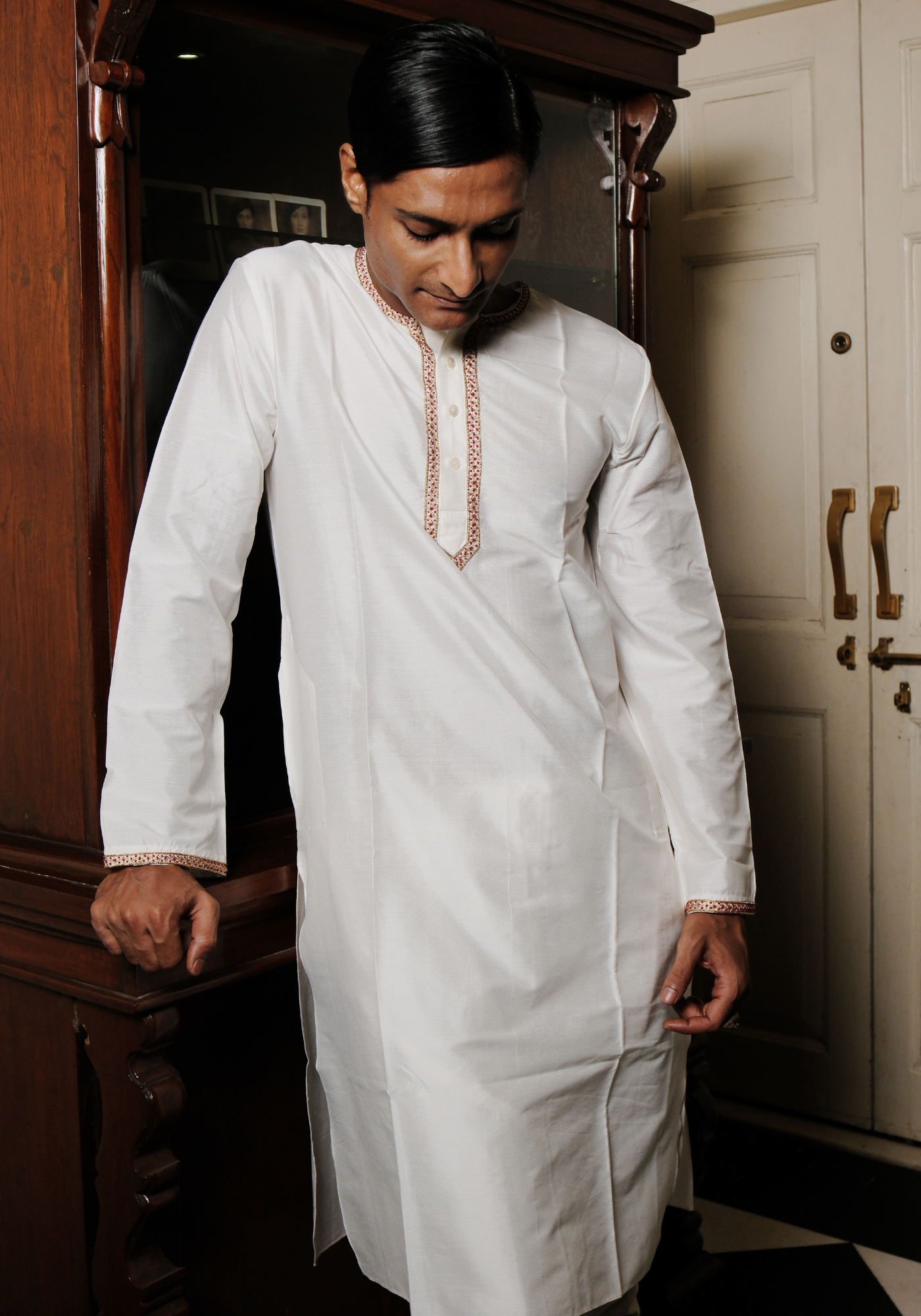 CHITPUR WHITE ZARDOUSI KURTA