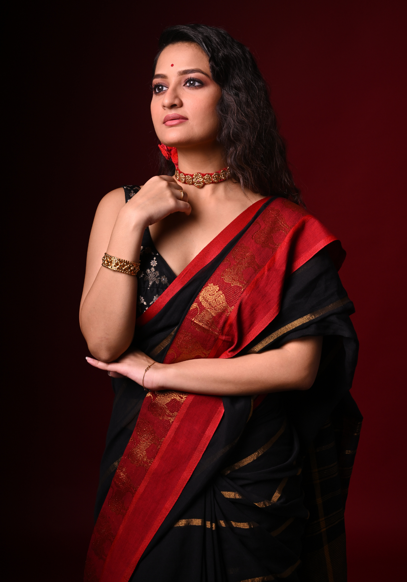 NABAMI SLEEVELESS BROCADE BLOUSE