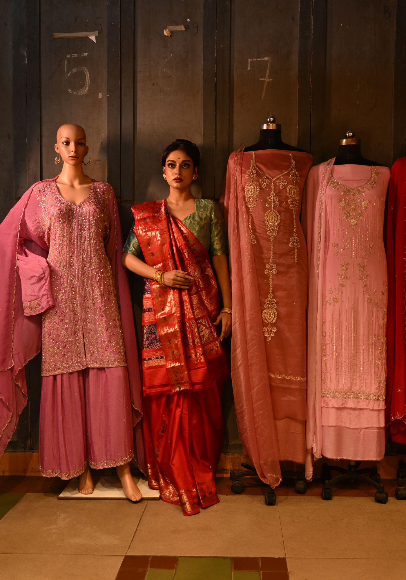 LAAL TUKTUKEY SWARNACHARI SAREE