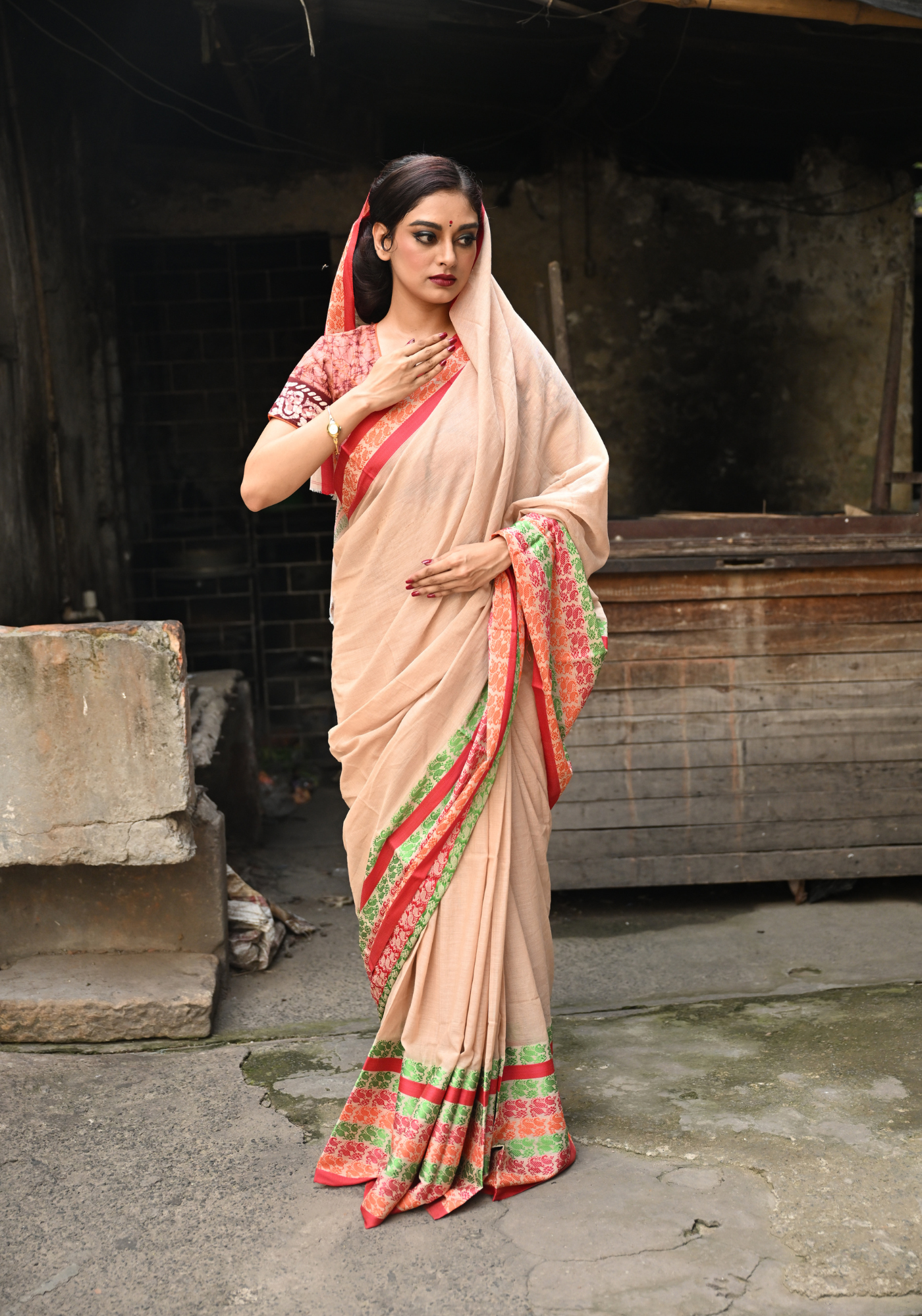 CHANDAN BALUCHARI KOLKA MOTIF TANT SAREE