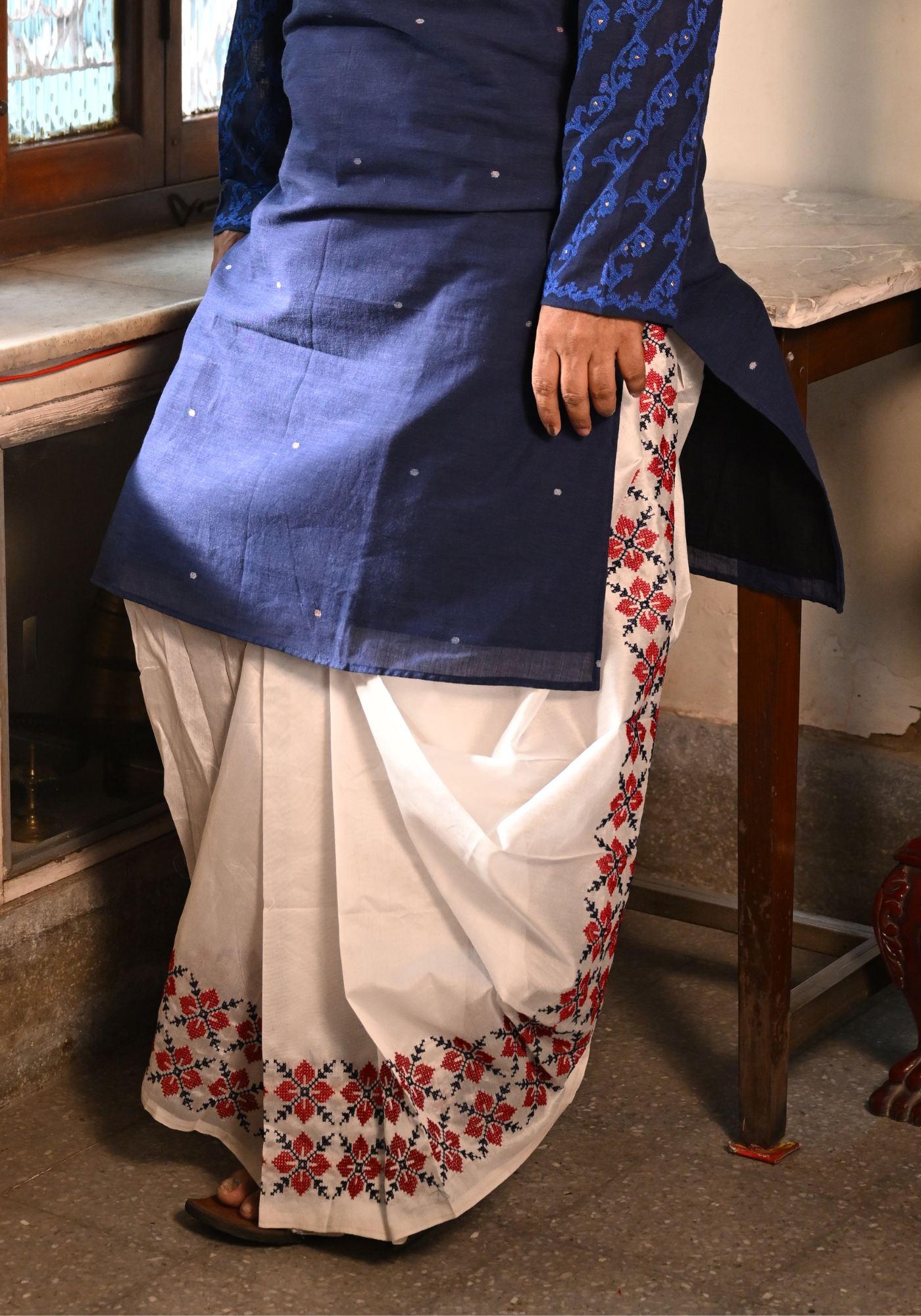 LAAL PHOOL NEEL PHOOL DHUTI
