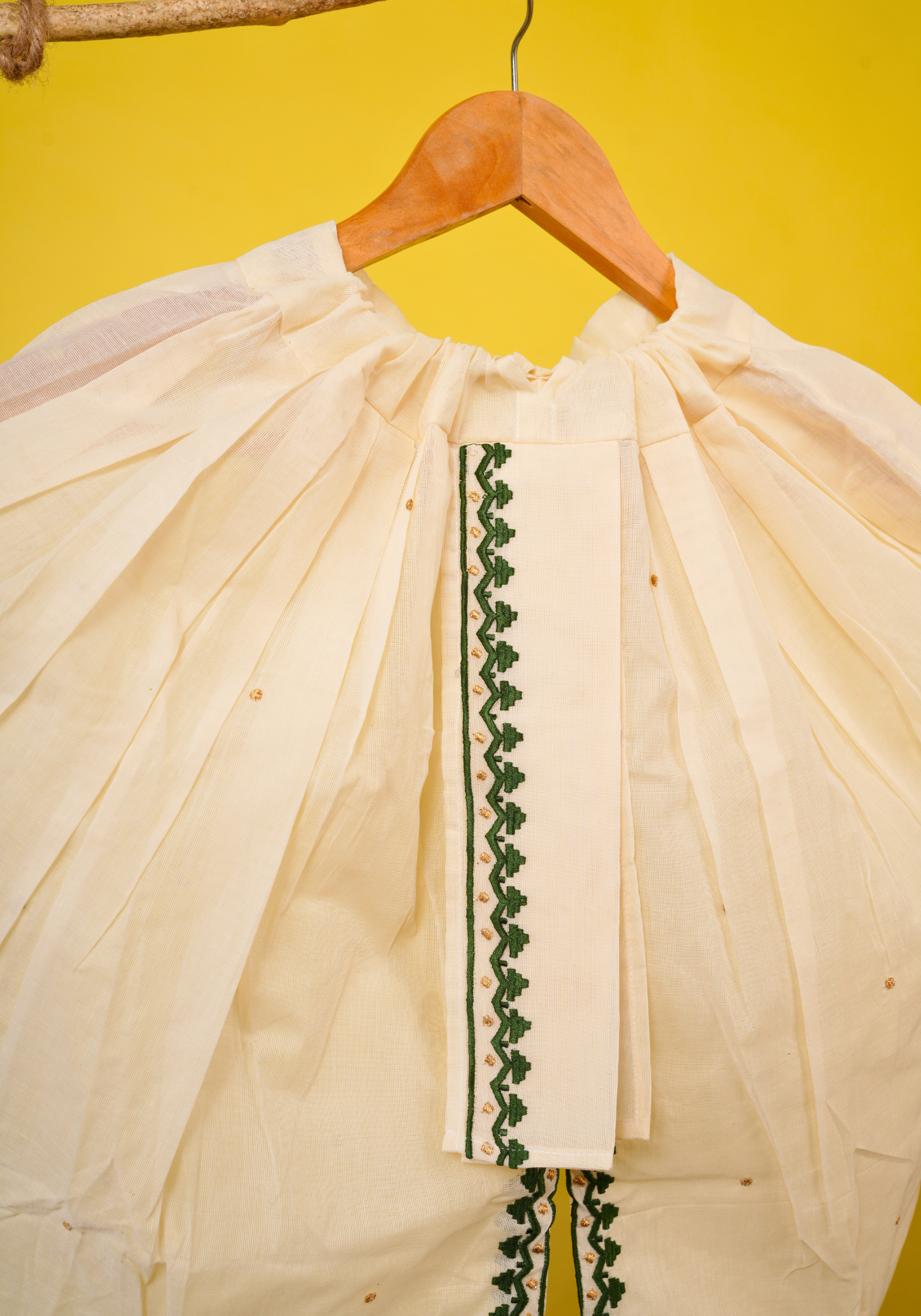 PAAN PAATA SHOBUJ KURTA DHUTI SET