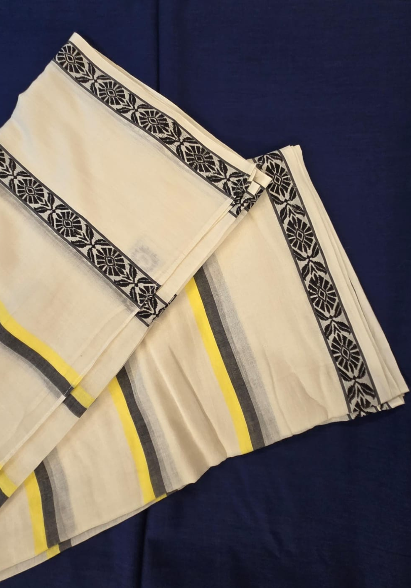 SHANTIPURI KALO SHADA DHUTI
