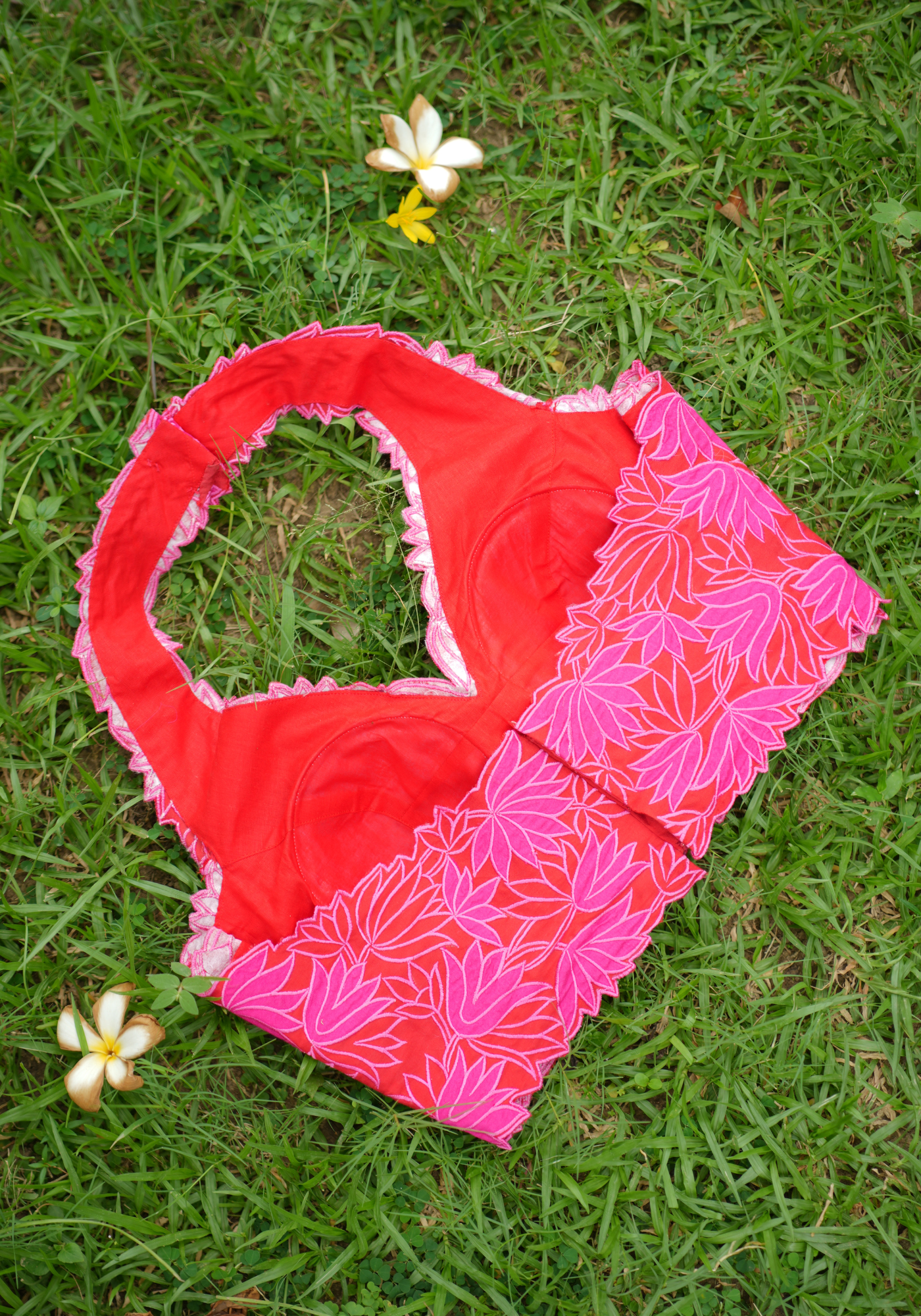 RANI PADMA BON HALTER BLOUSE