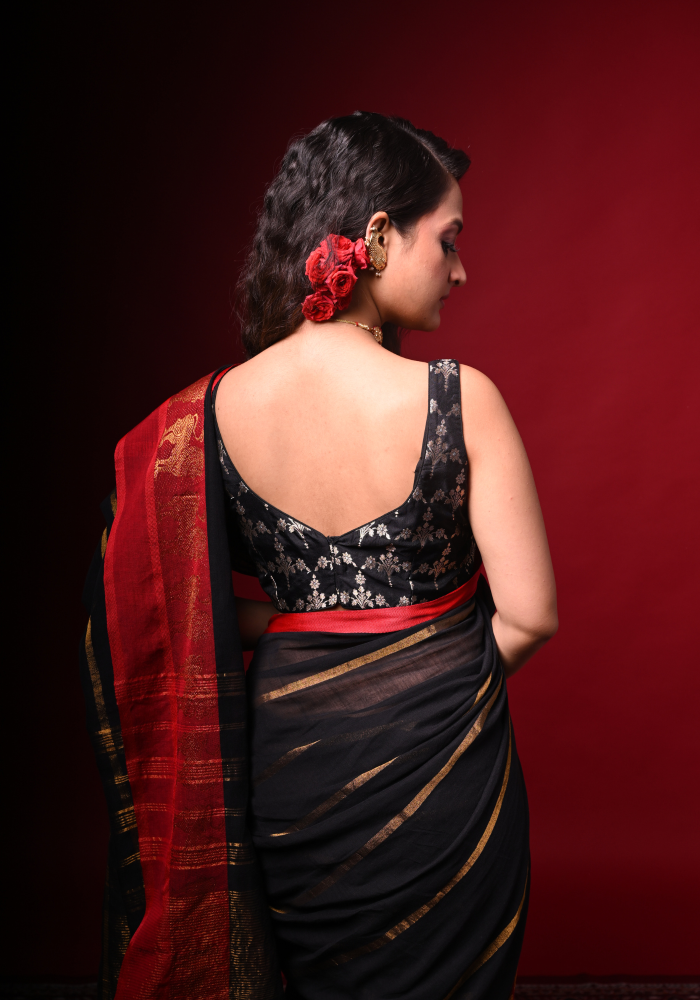 NABAMI SLEEVELESS BROCADE BLOUSE
