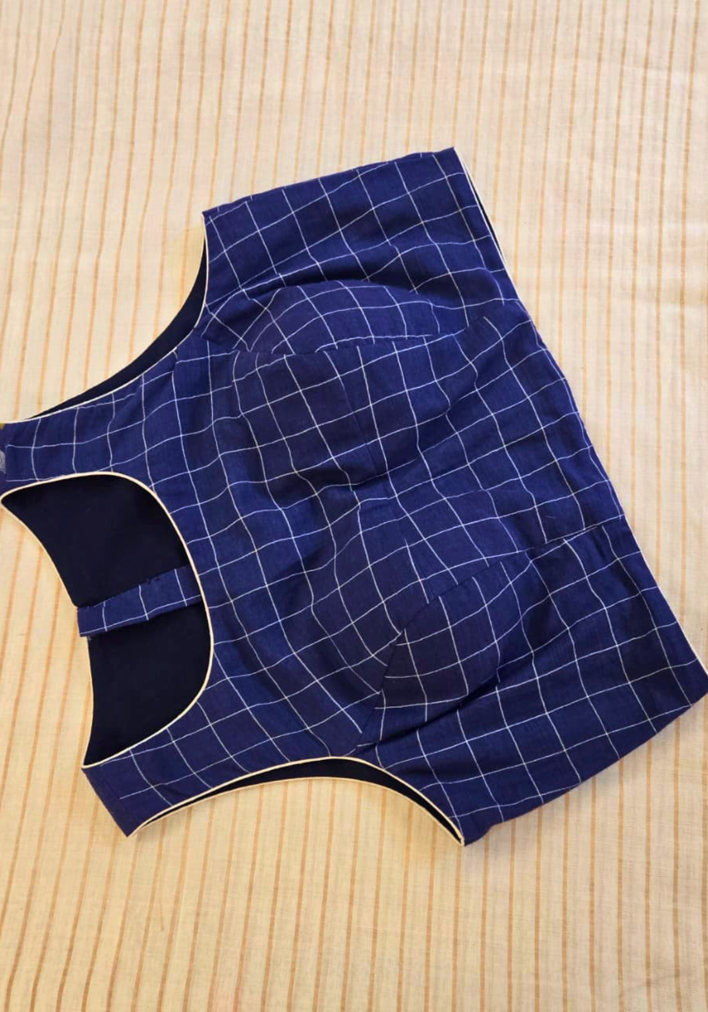 PUJOR SHOKAL NEEL CHECK SLEEVELESS BLOUSE