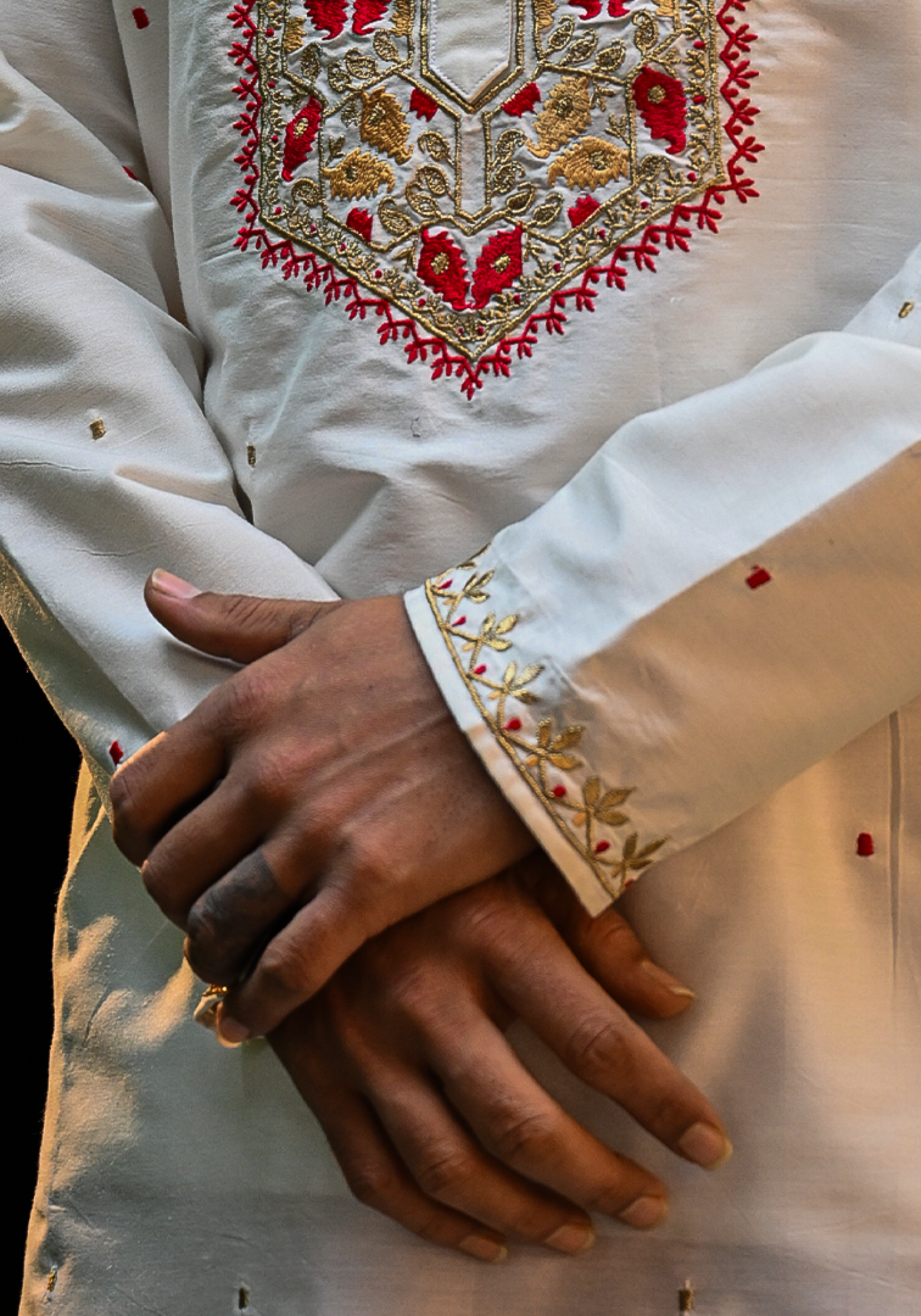 TOPOR MUKUT SHADA KURTA