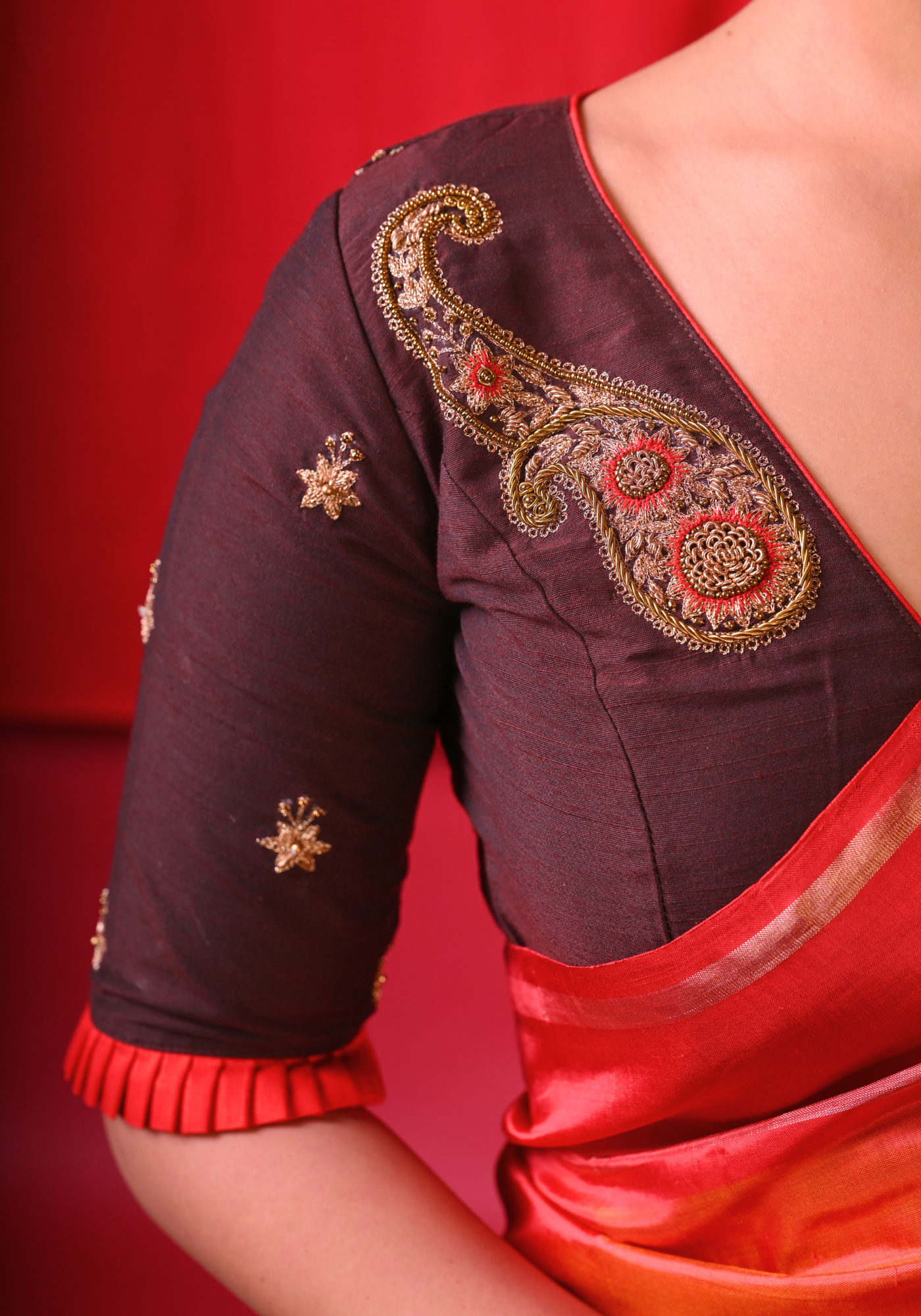 AMRO KUSHUM BROOCH BROWN BLOUSE