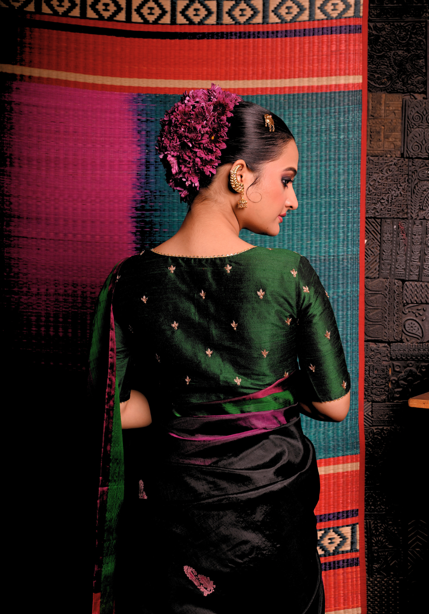 EMERALD AMRO KUSUM BROOCH BLOUSE