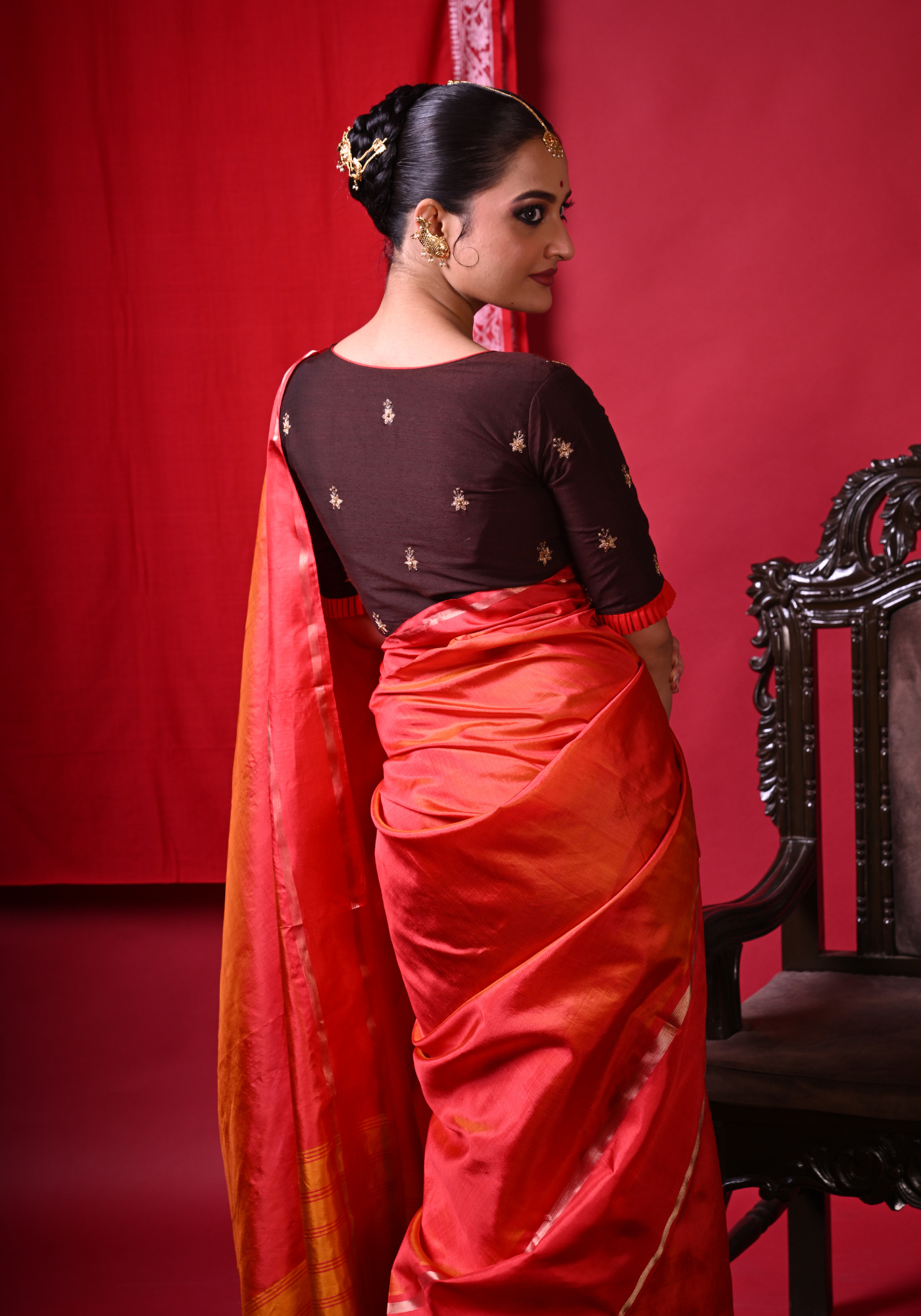 AMRO KUSHUM BROOCH BROWN BLOUSE