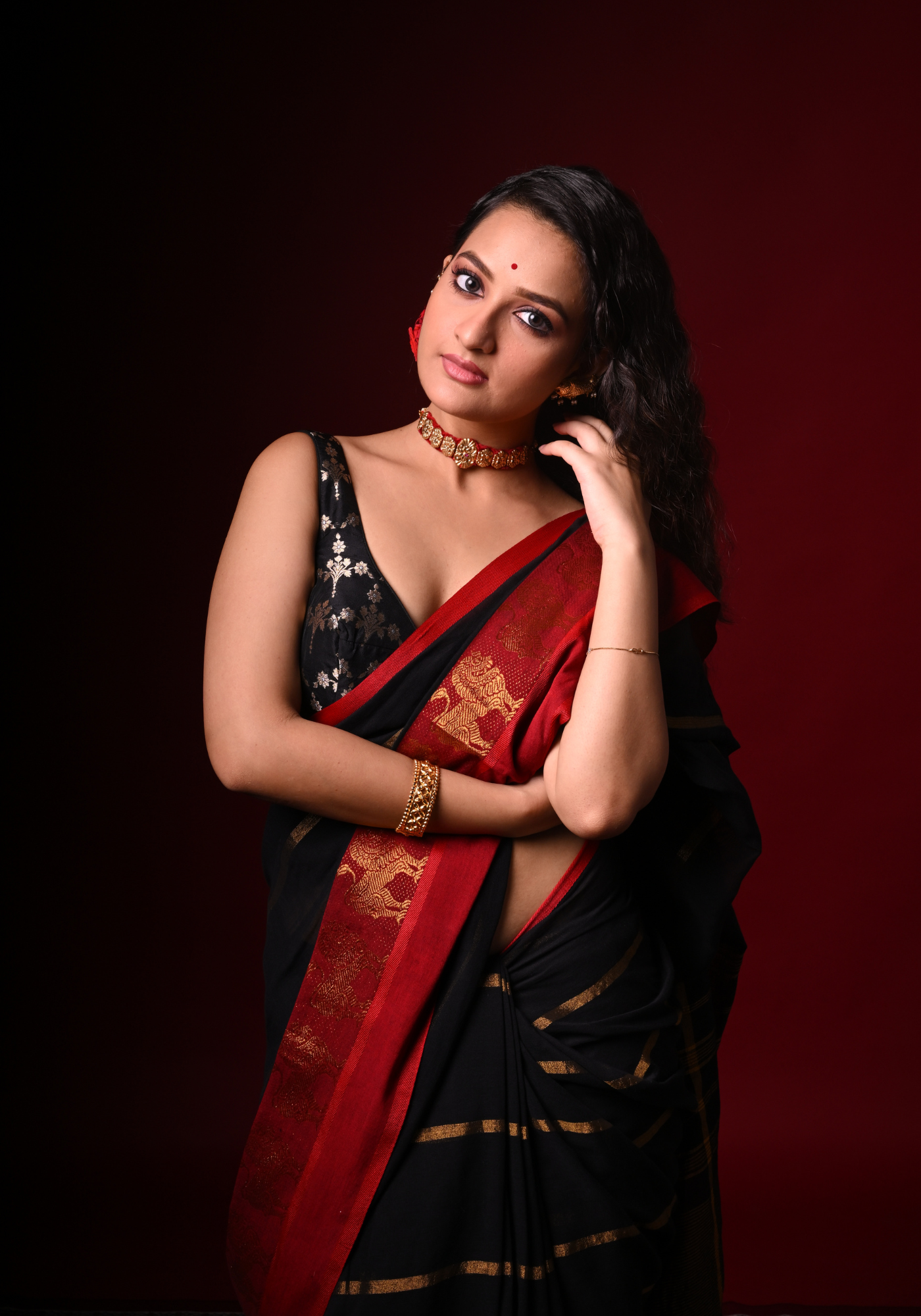 NABAMI SLEEVELESS BROCADE BLOUSE
