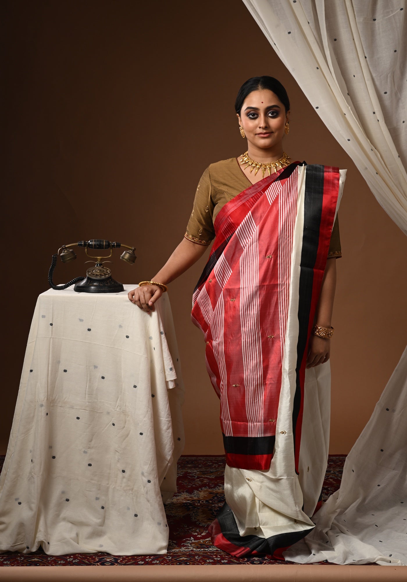 BIG DOUBLE PAISLEY LAAL KALO PAAR GOROD SAREE