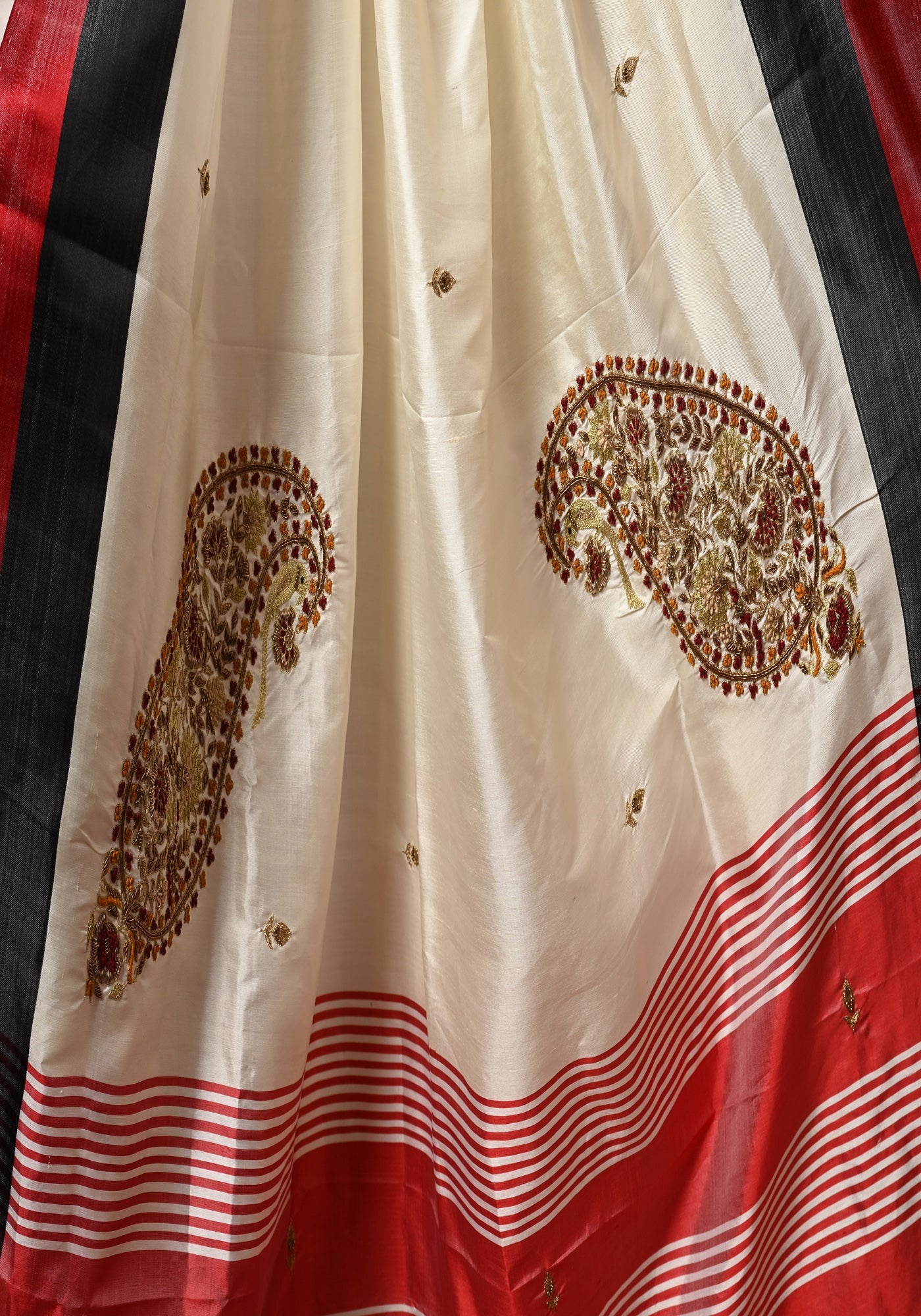 BIG DOUBLE PAISLEY LAAL KALO PAAR GOROD SAREE