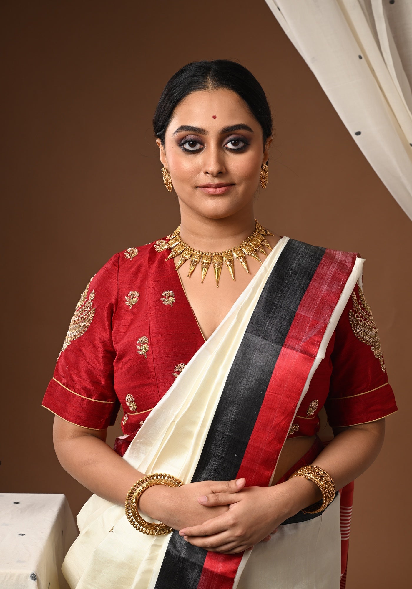 BIG DOUBLE PAISLEY LAAL KALO PAAR GOROD SAREE