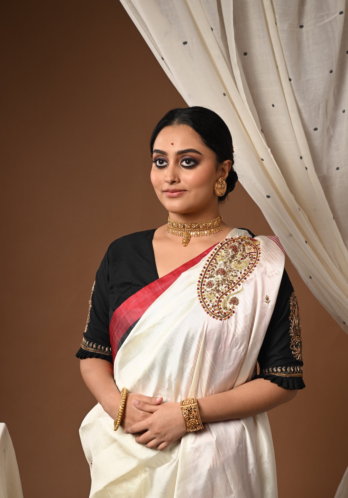 BIG DOUBLE PAISLEY LAAL KALO PAAR GOROD SAREE
