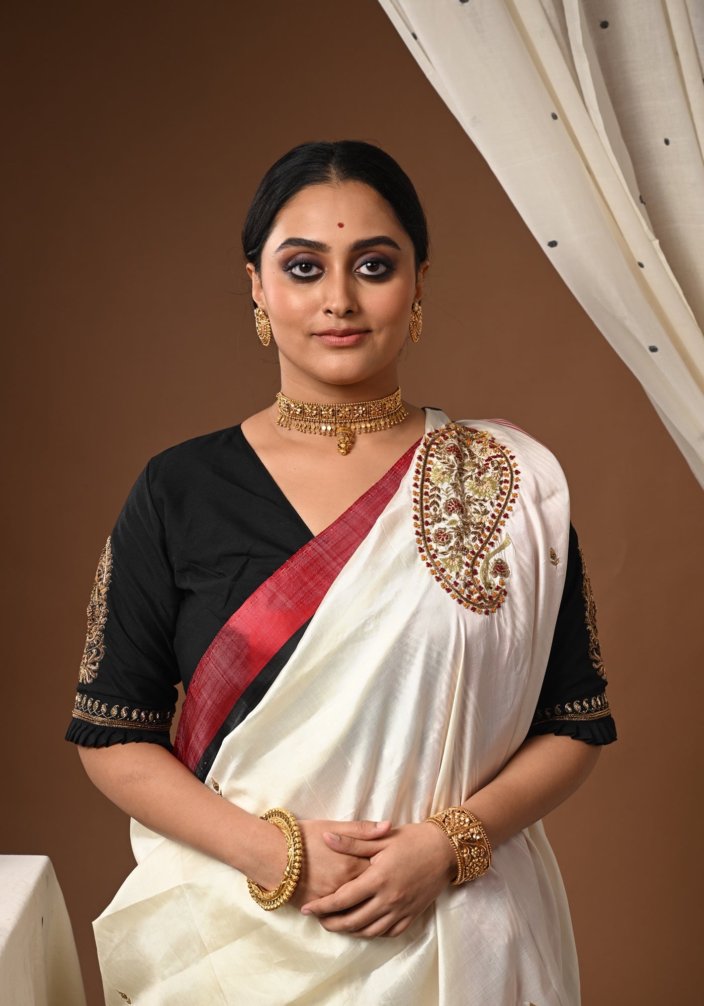 BIG DOUBLE PAISLEY LAAL KALO PAAR GOROD SAREE