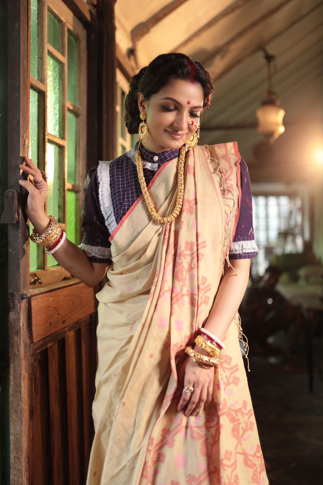 Bengali Style Saree With Jewellery Bengali Style Saree With