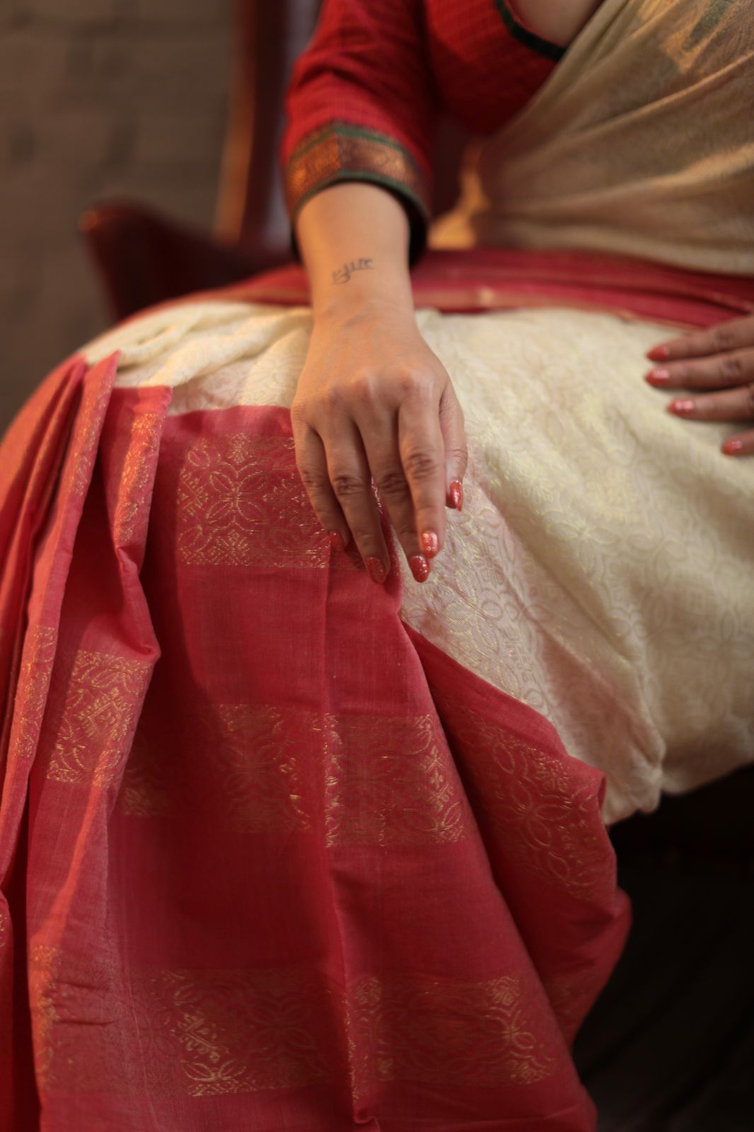 WoodenTant Women's Woven Handloom Pure Cotton Silk Saree In Off-White & Red  Yeliow Border with blouse piece