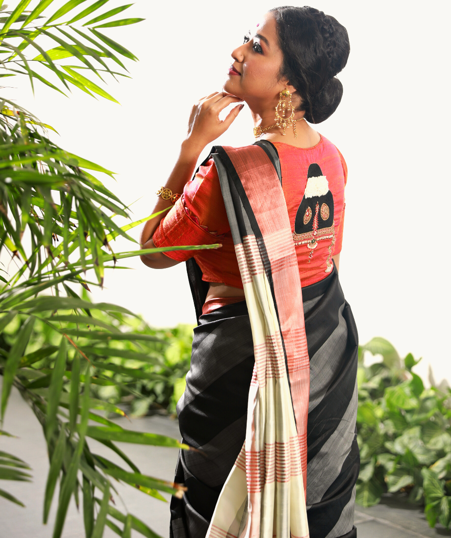 Buy Women's Black jamdani saree with all over copper zari work - InWeave  Online at Best Price | Trendia